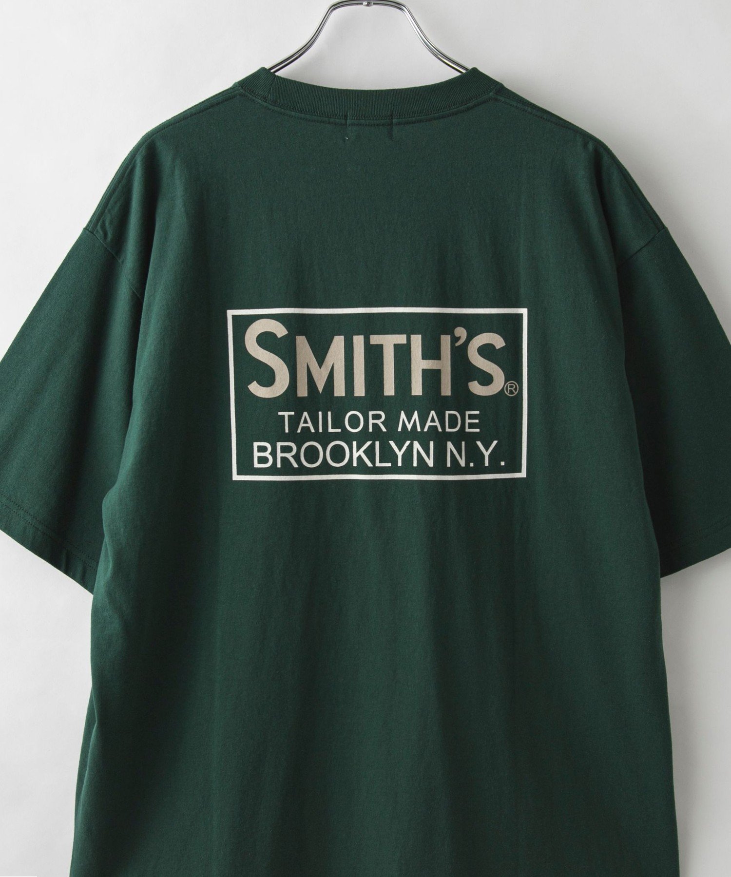 【コーエン メン/COEN / MEN】のSMITH S(スミス)別注ロゴプリントポケットTシャツ インテリア・キッズ・メンズ・レディースファッション・服の通販 founy(ファニー) 　ファッション　Fashion　メンズファッション　MEN　アメリカン　American　トレンド　Trend　ドロップ　Drop　ニューヨーク　New York　人気　Popularity　フロント　Front　プリント　Print　ベーシック　Basic　ボックス　Box　別注　Special Order　リゾート　Resort　リラックス　Relax　ルーズ　Loose　ワンポイント　One Point　ワーク　Work　おすすめ　Recommend　DK.GREEN|ID: prp329100004503008 ipo3291000000031990704