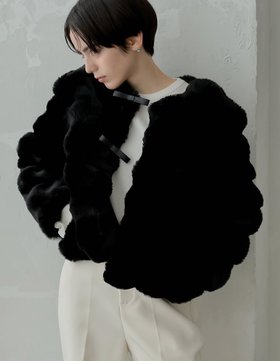 【リエディ/Re:EDIT】のブロックフェイクファーリボン付ショートコート 人気、トレンドファッション・服の通販 founy(ファニー) ファッション Fashion レディースファッション WOMEN アウター Coat Outerwear コート Coats おすすめ Recommend ウェーブ Wave ショート Short デニム Denim ドレス Dress フェイクファー Faux Fur フォーマル Formal フロント Front モチーフ Motif リボン Ribbon ワイド Wide |ID:prp329100004505337