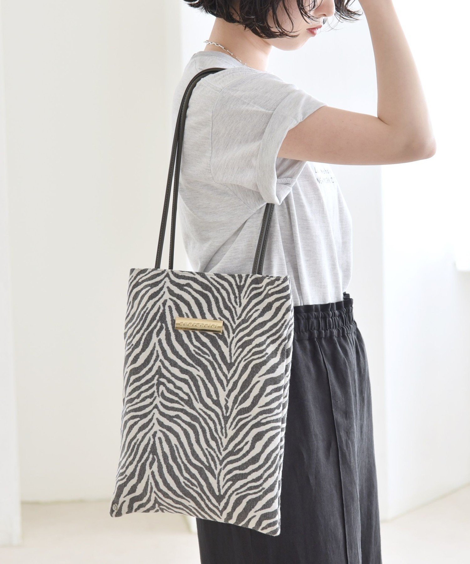 【シップス フォー ウィメン/SHIPS】のquaranciel 2way アニマル トートバッグ インテリア・キッズ・メンズ・レディースファッション・服の通販 founy(ファニー) 　ファッション　Fashion　レディースファッション　WOMEN　バッグ　Bag　2025年　2025　2025春夏・S/S　Ss,Spring/Summer,2025　アニマル　Animal　チャコールグレー|ID: prp329100004505573 ipo3291000000031966826