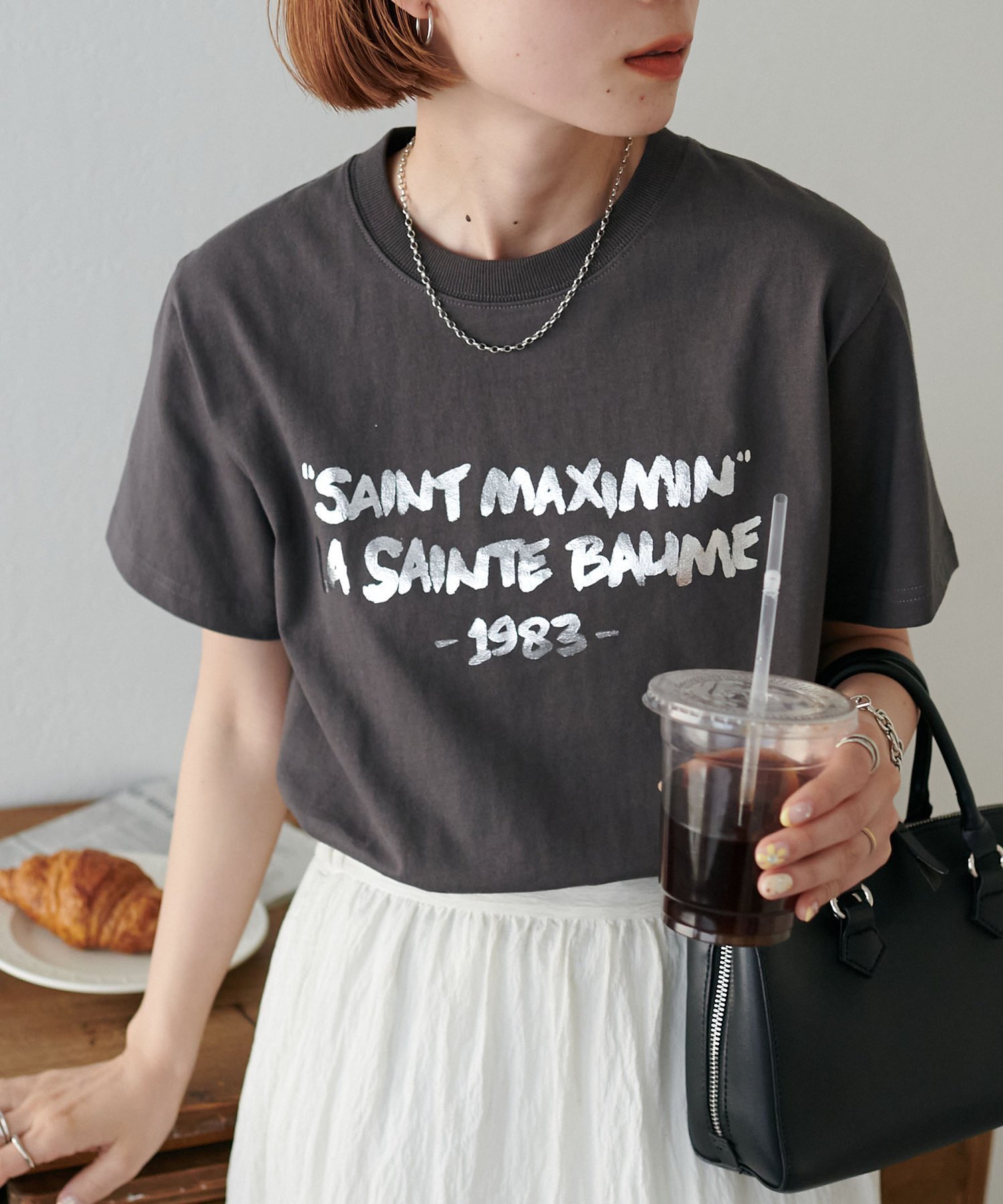 【ディスコート/Discoat】の【WEB限定/新色追加!】アソート箔プリントTシャツ インテリア・キッズ・メンズ・レディースファッション・服の通販 founy(ファニー) 　ファッション　Fashion　レディースファッション　WOMEN　トップス・カットソー　Tops/Tshirt　シャツ/ブラウス　Shirts/Blouses　ロング / Tシャツ　T-Shirts　インナー　Inner　キャミワンピース　Cami Dress　コンパクト　Compact　シンプル　Simple　トレンド　Trend　バランス　Balance　ビスチェ　Bustier　プリント　Print　ボトム　Bottom　チャコールグレー|ID: prp329100004507192 ipo3291000000031970042