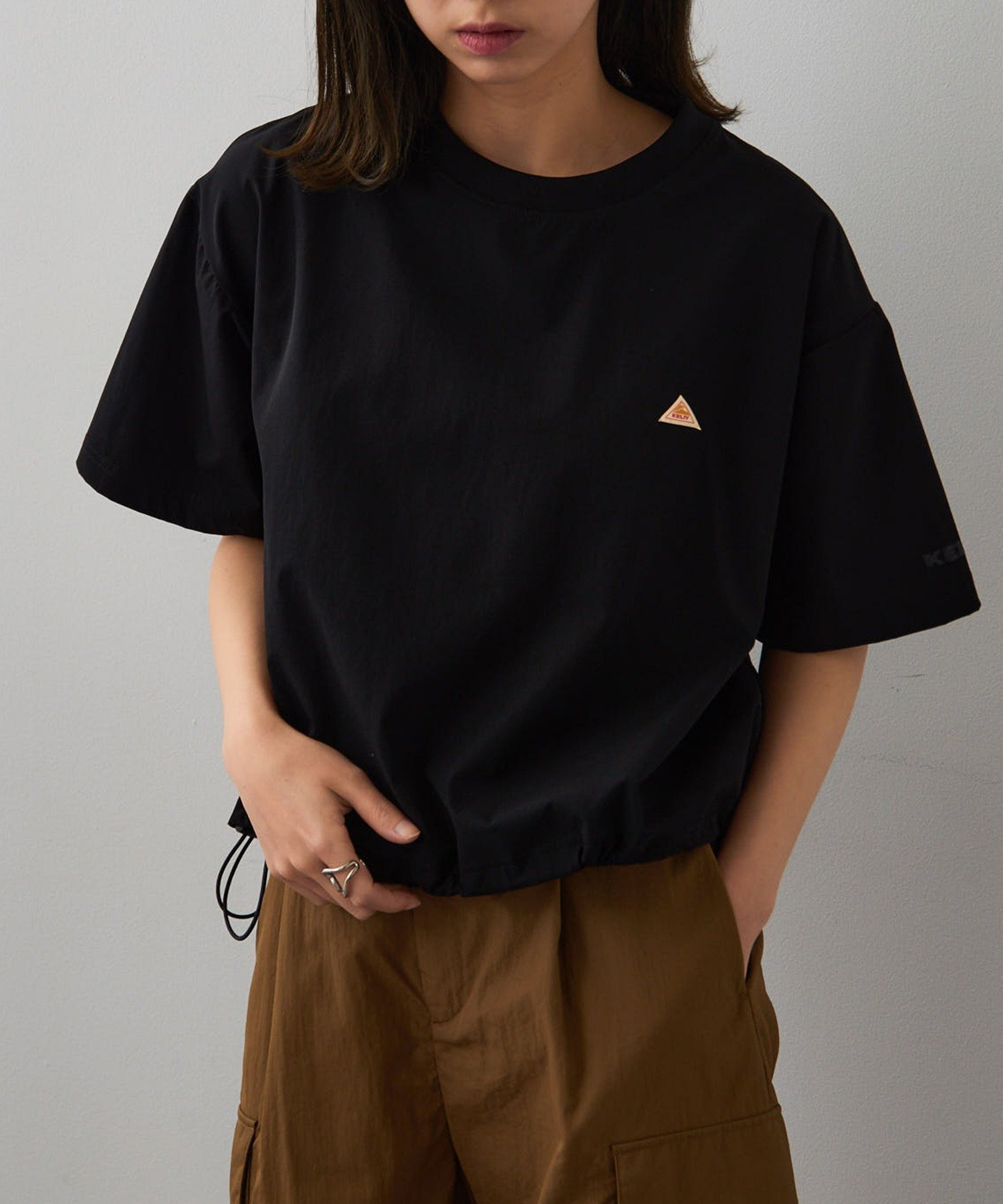 【その他のブランド/Other】のKELTY/【別注】ストレッチTシャツ ドローコード付き インテリア・キッズ・メンズ・レディースファッション・服の通販 founy(ファニー) 　ファッション　Fashion　レディースファッション　Ladies' Fashion Online　トップス・カットソー　Tops/Tshirt　シャツ/ブラウス　Shirts/Blouses　ロング / Tシャツ　T-Shirts　アウトドア　Outdoor　アクセサリー　Accessories　カーゴパンツ　Cargo Pants　シンプル　Simple　ジャケット　Jacket　スタンダード　Standard　ストレッチ　Stretch　スラックス　Slacks　セットアップ　Set Up　ダウン　Down　デイパック　Daypack　トレンド　Trend　ドローコード　Draw Cord　パーカー　Hoodie　別注　Special Order　リラックス　Relax　再入荷　Restock/Back In Stock/Re Arrival　おすすめ　Recommend　BLK|ID: prp329100004507367 ipo3291000000032623571