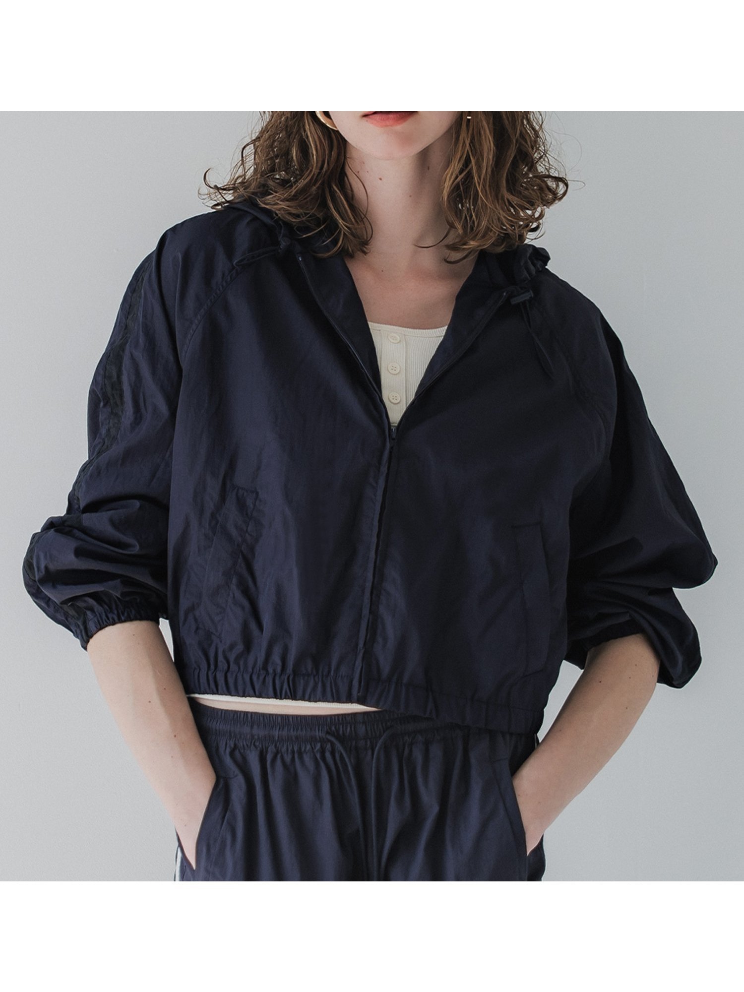 【コカ/COCA】のナイロンクロップドアウター インテリア・キッズ・メンズ・レディースファッション・服の通販 founy(ファニー) 　ファッション　Fashion　レディースファッション　WOMEN　アウター　Coat Outerwear　おすすめ　Recommend　シンプル　Simple　スタイリッシュ　Stylish　セットアップ　Set Up　ドローストリング　Drawstring　ポケット　Pocket　リラックス　Relax　ワイド　Wide　夏　Summer　春　Spring　S/S・春夏　Ss・Spring/Summer　Navy|ID: prp329100004508991 ipo3291000000031832641