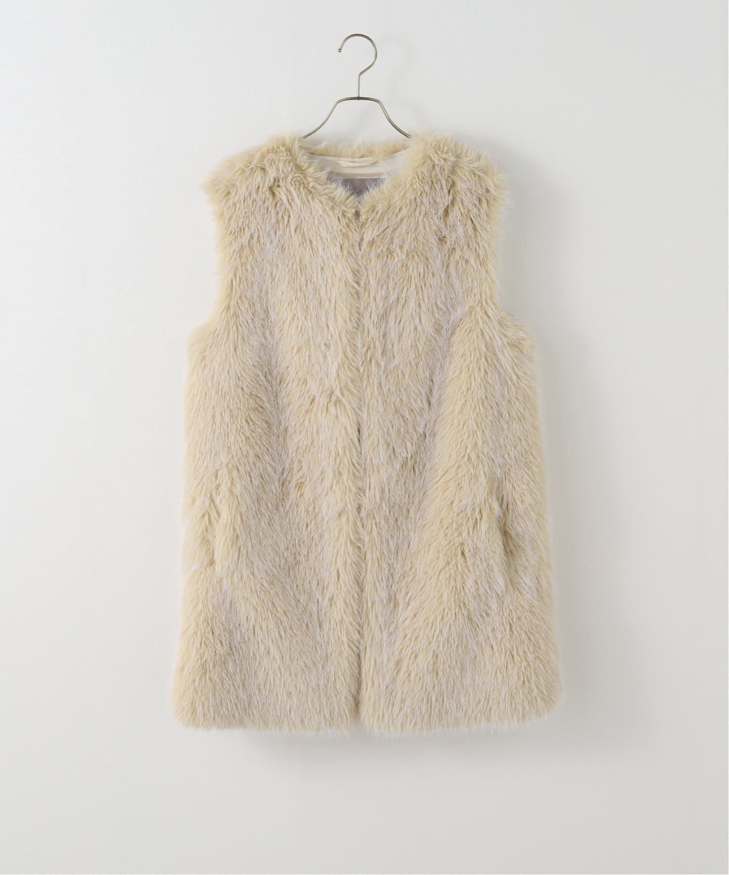 【イエナ/IENA】のHERNO/ヘルノ ECO FUR VEST ベスト GC00065DR12627 インテリア・キッズ・メンズ・レディースファッション・服の通販 founy(ファニー) 　ファッション　Fashion　レディースファッション　WOMEN　アウター　Coat Outerwear　トップス・カットソー　Tops/Tshirt　ベスト/ジレ　Gilets/Vests　イタリア　Italy　ファブリック　Fabric　ベスト　Vest　ナチュラル|ID: prp329100004508998 ipo3291000000031832682