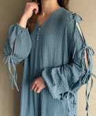 【ジュノア/JUNOAH】の袖スリットリボン付けワンピース ブルー|ID: prp329100004510238 ipo3291000000031990963