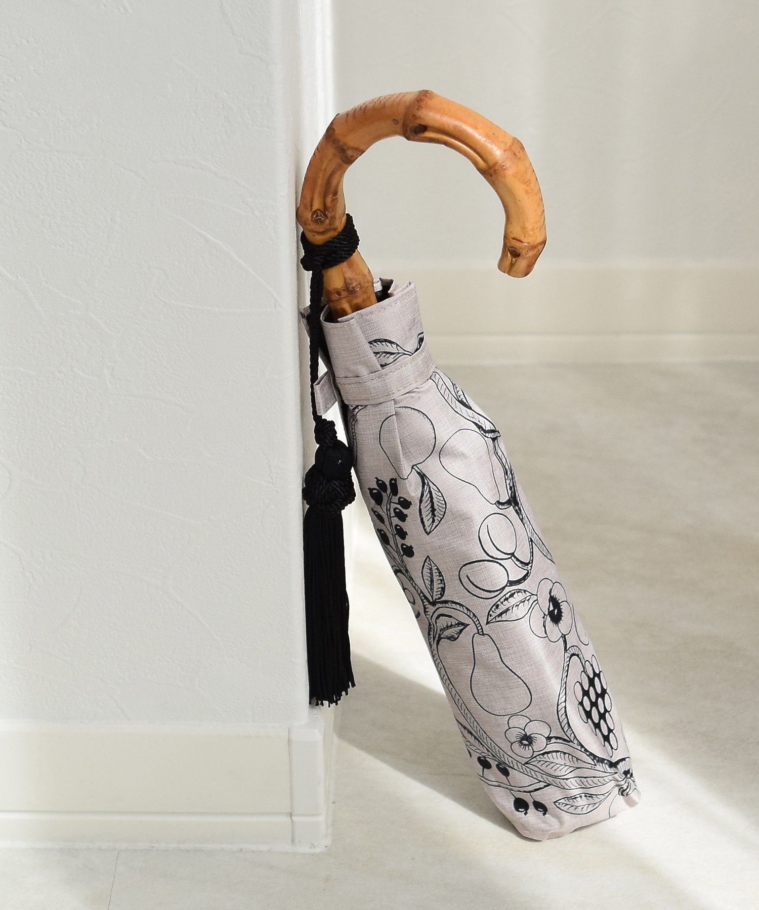 【ウタタネ/utatane】のutatane*Kuovi 100%完全遮光日傘 折りたたみ 3段55cm インテリア・キッズ・メンズ・レディースファッション・服の通販 founy(ファニー) 　ファッション　Fashion　レディースファッション　WOMEN　傘 / レイングッズ　Umbrellas/Rainwear　グラス　Glass　コーティング　Coating　傘　Umbrella　シャンブレー　Chambray　ダメージ　Damage　日傘　Parasol　ラップ　Wrap　ash rose|ID: prp329100004510427 ipo3291000000032253760