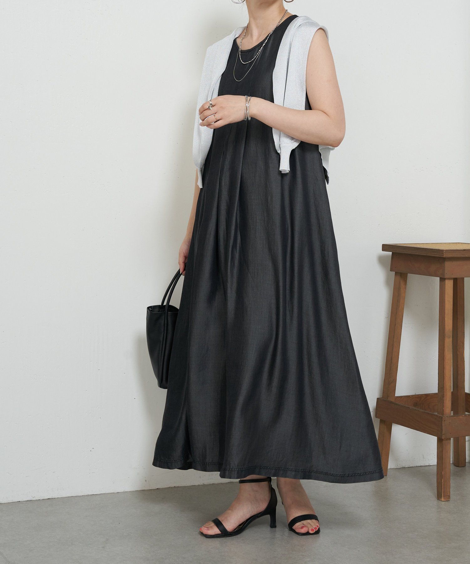 【ジェナ エスパス メルヴェイユ/Jena espace merveilleux】のテンセルノースリワンピース インテリア・キッズ・メンズ・レディースファッション・服の通販 founy(ファニー) 　ファッション　Fashion　レディースファッション　Fashion for Women　ワンピース　Dresses　カーディガン　Cardigan, Knitwear　ジャケット　Jacket, Outerwear　スマート　Smart, Elegant　デニム　Denim, Jeans Material　ノースリーブ　Sleeveless, No-Sleeve　リラックス　Relax, Relaxed Fit　ロング　Long, Long-Length　再入荷　Restock / Back in Stock　おすすめ　Recommended / Our Picks　エレガント 上品　Elegant　ブラック|ID: prp329100004511282 ipo3291000000033414373