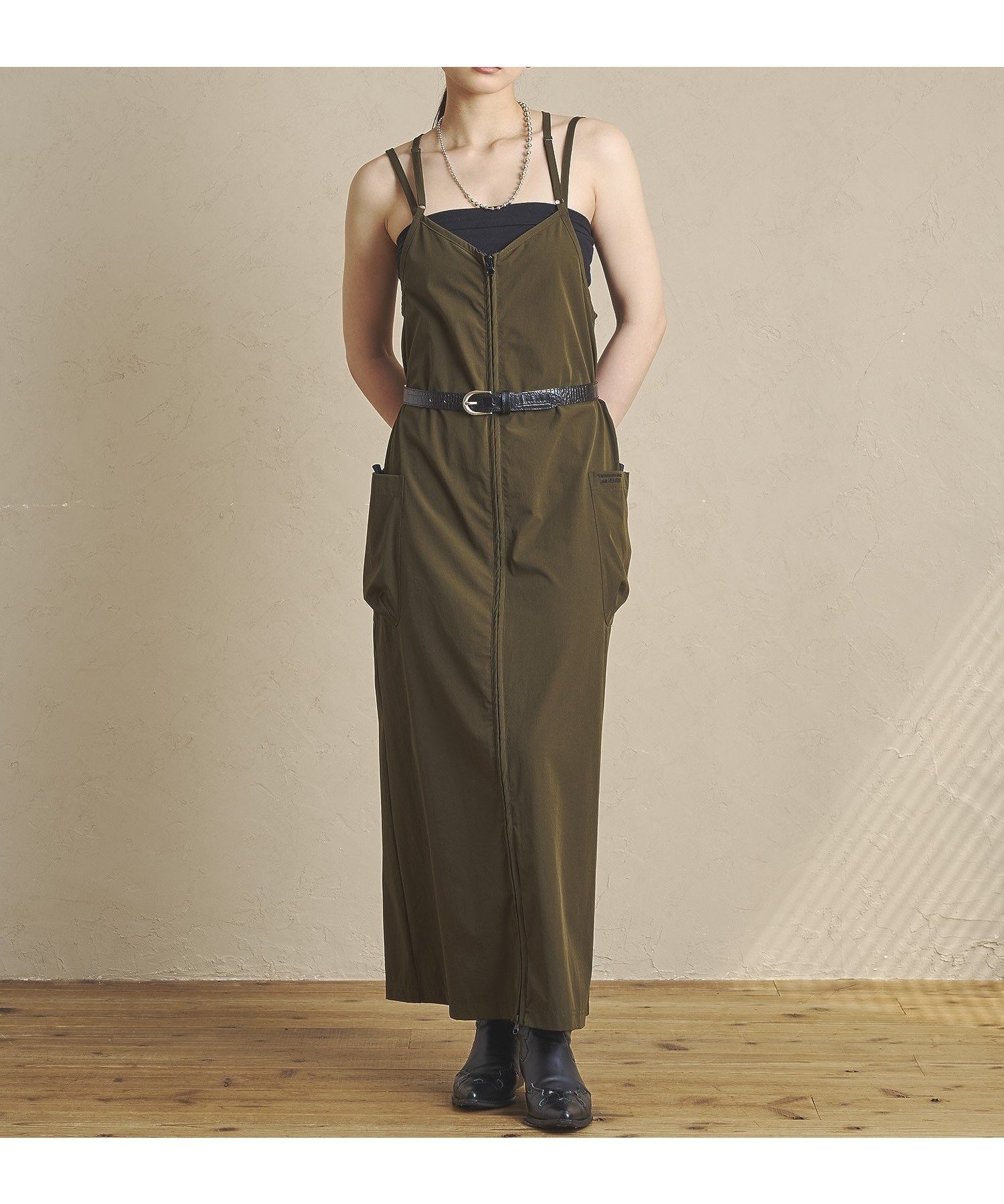 【ローズバッド/ROSE BUD】のTHOUSAND MILExGENE HEAVENS/BACK CROSS NALLOW STRAP DRESS インテリア・キッズ・メンズ・レディースファッション・服の通販 founy(ファニー) 　ファッション　Fashion　レディースファッション　WOMEN　ワンピース　Dress　ドレス　Party Dresses　アウトドア　Outdoor　カリフォルニア　California　キャミワンピース　Cami Dress　軽量　Lightweight　シンプル　Simple　スタイリッシュ　Stylish　ストレッチ　Stretch　センター　Center　タンク　Tank　人気　Popularity　バランス　Balance　フェミニン　Feminine　フロント　Front　ボトム　Bottom　ポケット　Pocket　ラップ　Wrap　再入荷　Restock/Back In Stock/Re Arrival　おすすめ　Recommend　夏　Summer　KHAKI|ID: prp329100004512885 ipo3291000000031880874