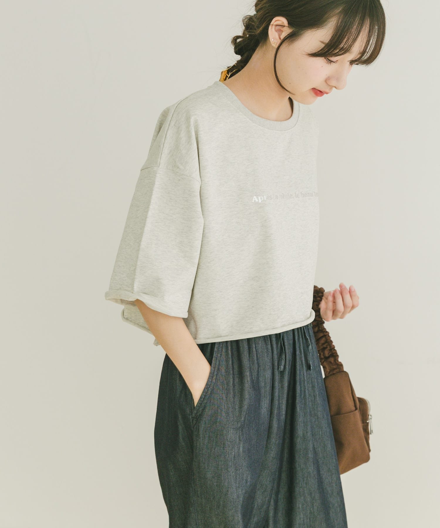 【アイテムズアーバンリサーチ/ITEMS URBAN RESEARCH】のハクプリントロゴTシャツ インテリア・キッズ・メンズ・レディースファッション・服の通販 founy(ファニー) 　ファッション　Fashion　レディースファッション　Fashion for Women　トップス・カットソー　Cut & Sew Tops　シャツ・ブラウス・オフィスカジュアル　Elegant Blouses & Button-Ups　ロングTシャツ・Tシャツ　Longline T-Shirts & Tees　2025年　2025　2025春夏・S/S　Spring/Summer 2025 SS25　おすすめ　Recommended / Our Picks　ショート　Short, Short Length　ストレート　Straight, Straight Cut　プリント　Print, Printed Pattern　リラックス　Relax, Relaxed Fit　ワイド　Wide, Wide Fit　夏　Summer　春　Spring　S/S・春夏　SS, Spring/Summer, Warm Season　L.GRY|ID: prp329100004513155 ipo3291000000033539052
