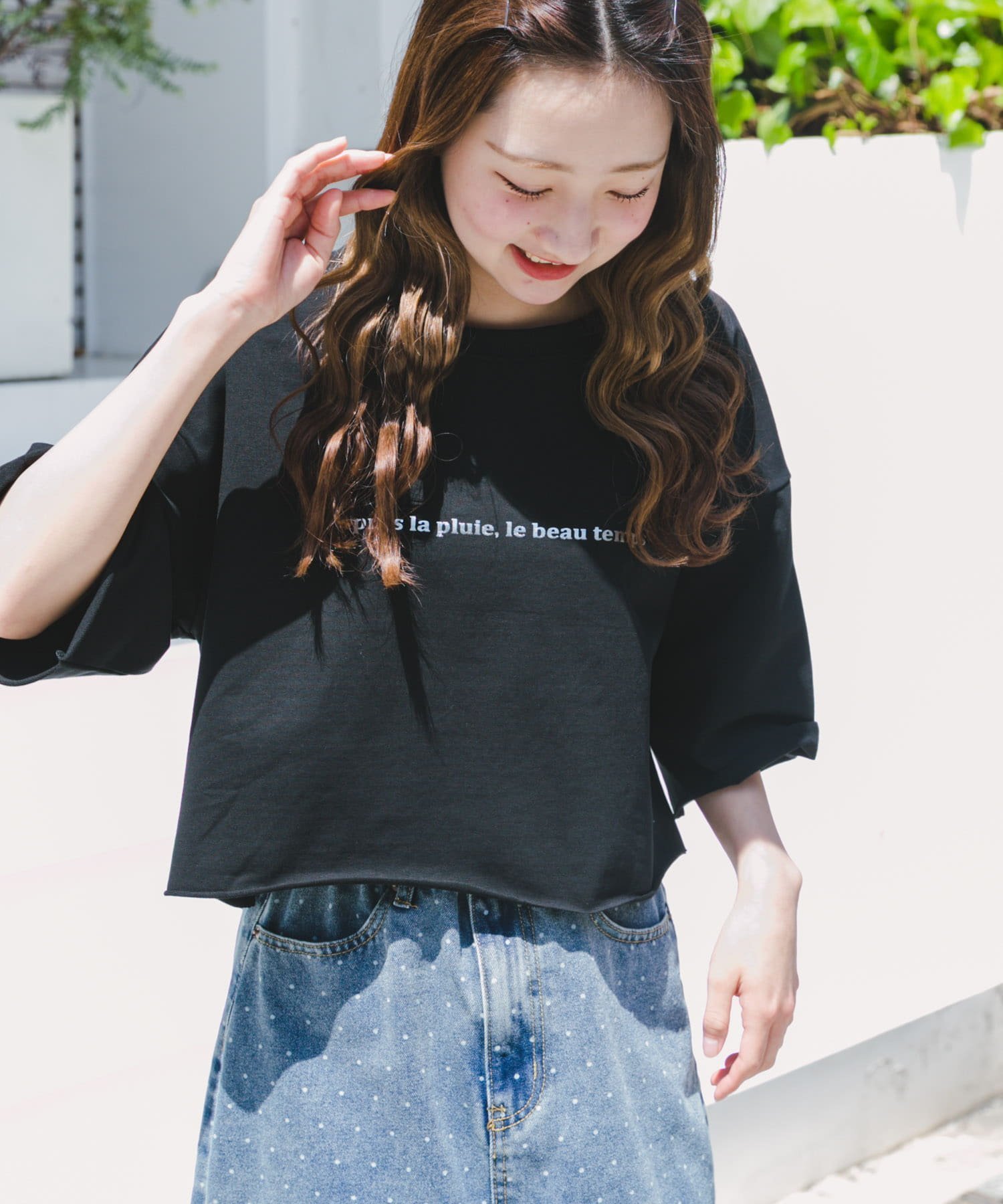 【アイテムズアーバンリサーチ/ITEMS URBAN RESEARCH】のハクプリントロゴTシャツ インテリア・キッズ・メンズ・レディースファッション・服の通販 founy(ファニー) 　ファッション　Fashion　レディースファッション　Fashion for Women　トップス・カットソー　Cut & Sew Tops　シャツ・ブラウス・オフィスカジュアル　Elegant Blouses & Button-Ups　ロングTシャツ・Tシャツ　Longline T-Shirts & Tees　2025年　2025　2025春夏・S/S　Spring/Summer 2025 SS25　おすすめ　Recommended / Our Picks　ショート　Short, Short Length　ストレート　Straight, Straight Cut　プリント　Print, Printed Pattern　リラックス　Relax, Relaxed Fit　ワイド　Wide, Wide Fit　夏　Summer　春　Spring　S/S・春夏　SS, Spring/Summer, Warm Season　BLK|ID: prp329100004513155 ipo3291000000033539059