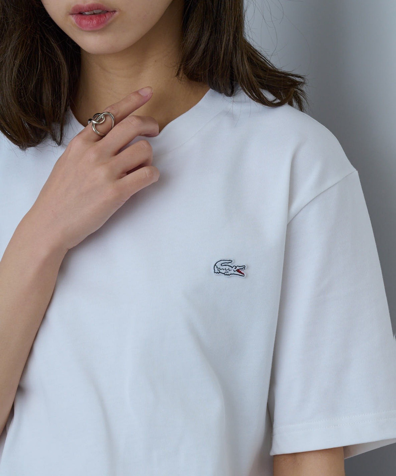 【カセットチャート/Cassette Chart】のLACOSTE/ワンポイントロゴ半袖Tシャツ TH5582-99 ラコステ インテリア・キッズ・メンズ・レディースファッション・服の通販 founy(ファニー) 　ファッション　Fashion　レディースファッション　Fashion for Women　トップス・カットソー　Cut & Sew Tops　シャツ・ブラウス・オフィスカジュアル　Elegant Blouses & Button-Ups　ロングTシャツ・Tシャツ　Longline T-Shirts & Tees　おすすめ　Recommended / Our Picks　シンプル　Simple, Minimal　スタイリッシュ　Stylish, Fashionable　ビジネス 仕事 通勤　Business / Work / Commuting　フィット　Fit, Slim Fit　ワンポイント　One Point, Statement Accent　半袖　Short Sleeve, Half Sleeve　定番　Standard, Basic Item　WHT|ID: prp329100004514325 ipo3291000000033536478
