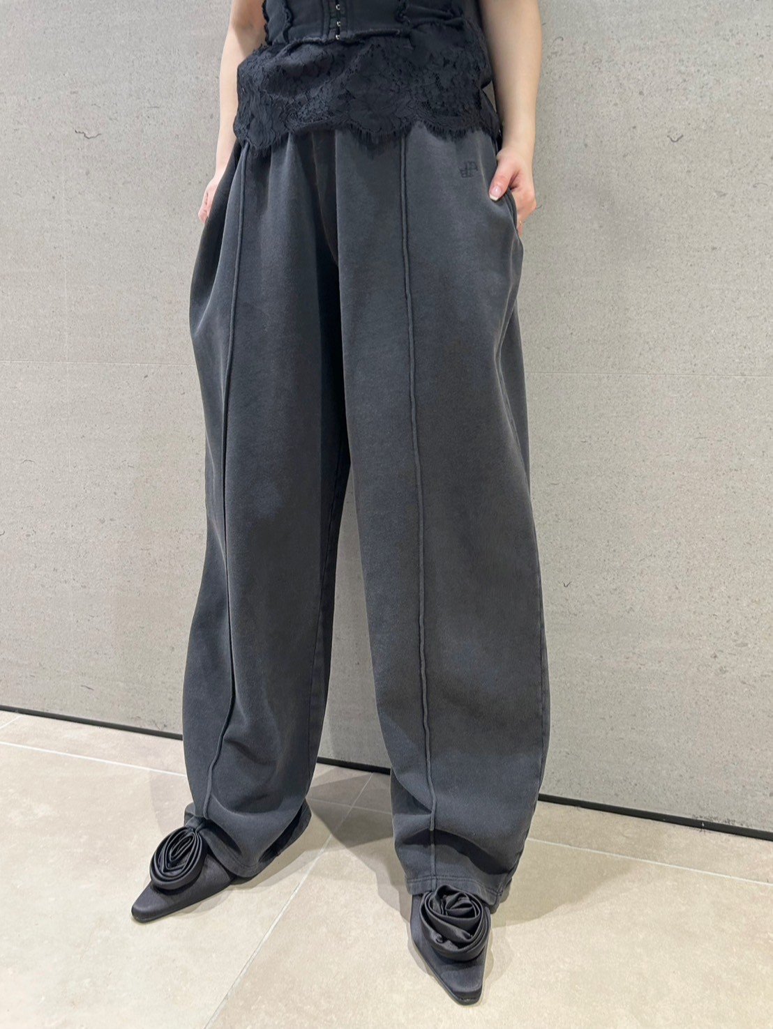 【リリーブラウン/Lily Brown】の【WEB限定00サイズ】スウェットワイドパンツ インテリア・キッズ・メンズ・レディースファッション・服の通販 founy(ファニー) 　ファッション　Fashion　レディースファッション　WOMEN　パンツ　Pants　セットアップ　Set Up　トレンド　Trend　バランス　Balance　パウダー　Powder　ビスチェ　Bustier　フィット　Fit　モチーフ　Motif　リラックス　Relax　ワイド　Wide　おすすめ　Recommend　BLK[009]|ID: prp329100004514894 ipo3291000000031899248