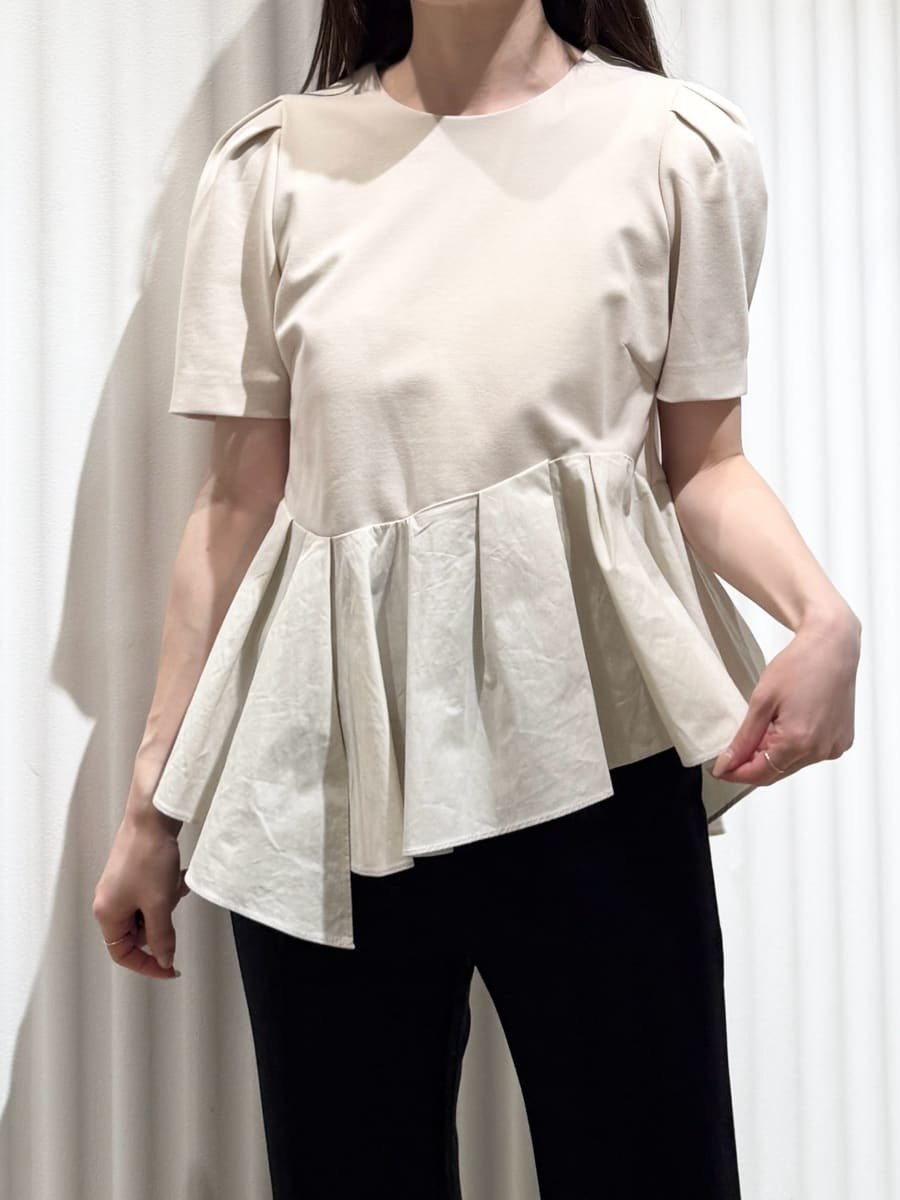 【スナイデル/SNIDEL】のペプラムカットソー 人気、トレンドファッション・服の通販 founy(ファニー) 　ファッション　Fashion　レディースファッション　Fashion for Women　トップス・カットソー　Cut & Sew Tops　カットソー・ベーシックTシャツ　Cut-and-Sewn Tops / Stretch Tees & Basics　おすすめ　Recommended / Our Picks　カットソー　Cut and Sewn Top　ストレート　Straight, Straight Cut　スリット　Slit, Slit Detail　セットアップ　Set-Up, Coordinated Outfit　タフタ　Taffeta, Structured Fabric　フォルム　Silhouette, Form　ペプラム　Peplum, Flared Hem　今季　This Season, Current Season　 other-1|ID: prp329100004515581 ipo3291000000033491870