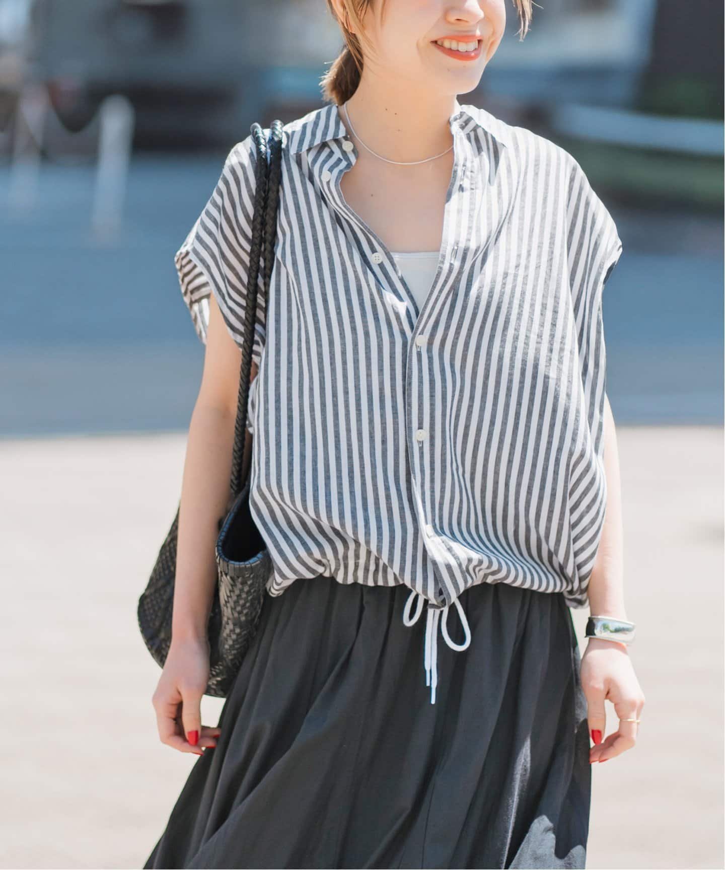 【スピック&スパン/Spick & Span】のリネンブレンドフレンチヘムギャザーシャツ インテリア・キッズ・メンズ・レディースファッション・服の通販 founy(ファニー) 　ファッション　Fashion　レディースファッション　Fashion for Women　トップス・カットソー　Cut & Sew Tops　シャツ・ブラウス・オフィスカジュアル　Elegant Blouses & Button-Ups　シアー　Sheer, See-Through　バランス　Balance, Style Balance　エレガント 上品　Elegant　ブラックベース|ID: prp329100004515606 ipo3291000000032726007