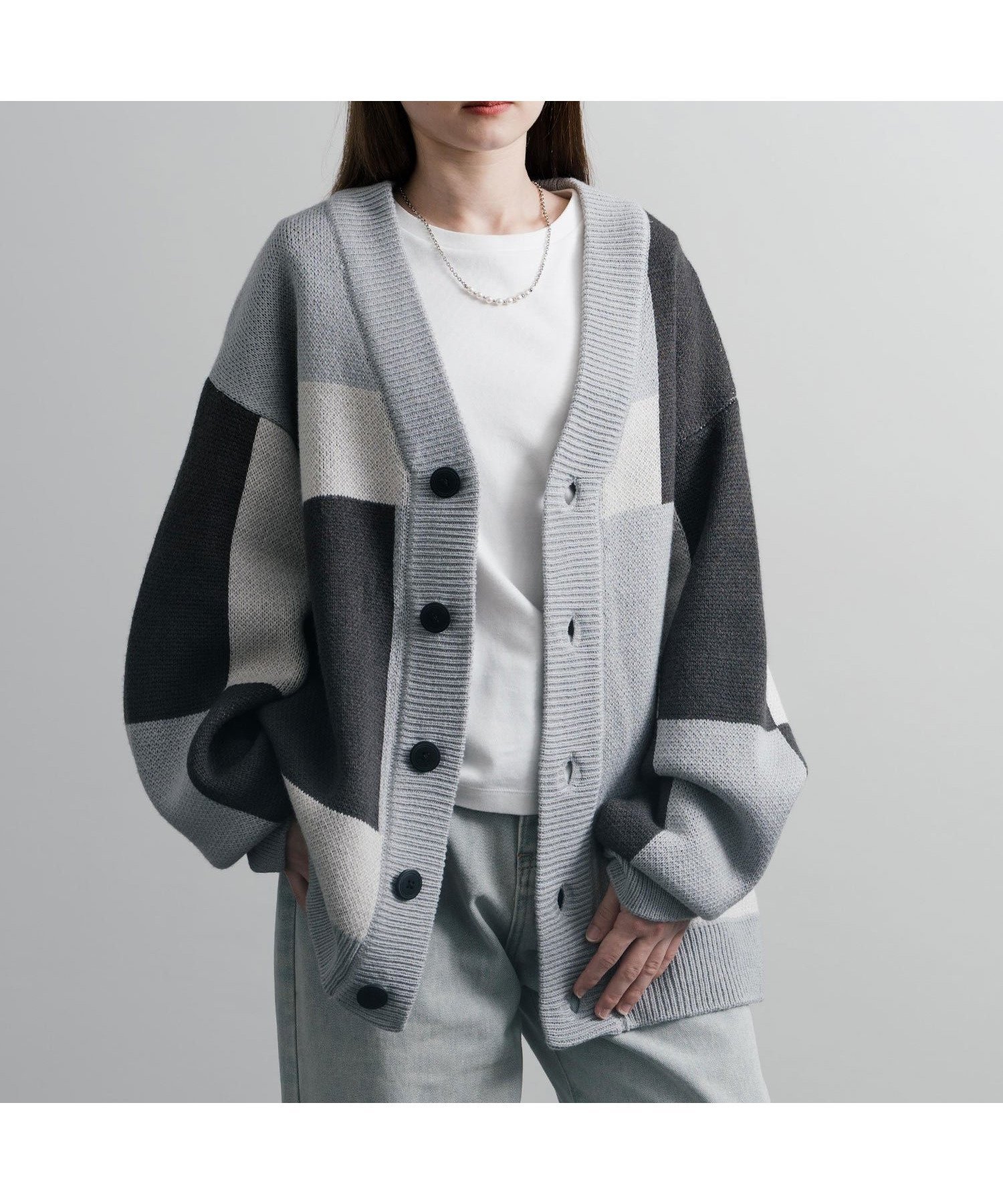 【ロッキーモンロー/Rocky Monroe】のオーバーサイズ 総柄Vネックニットカーディガン インテリア・キッズ・メンズ・レディースファッション・服の通販 founy(ファニー) 　ファッション　Fashion　レディースファッション　WOMEN　トップス・カットソー　Tops/Tshirt　ニット　Knit Tops　カーディガン　Cardigans　Vネック　V-Neck　おすすめ　Recommend　チェック　Check　ブロッキング　Blocking　リラックス　Relax　C-2.グレー|ID: prp329100004515942 ipo3291000000031998378