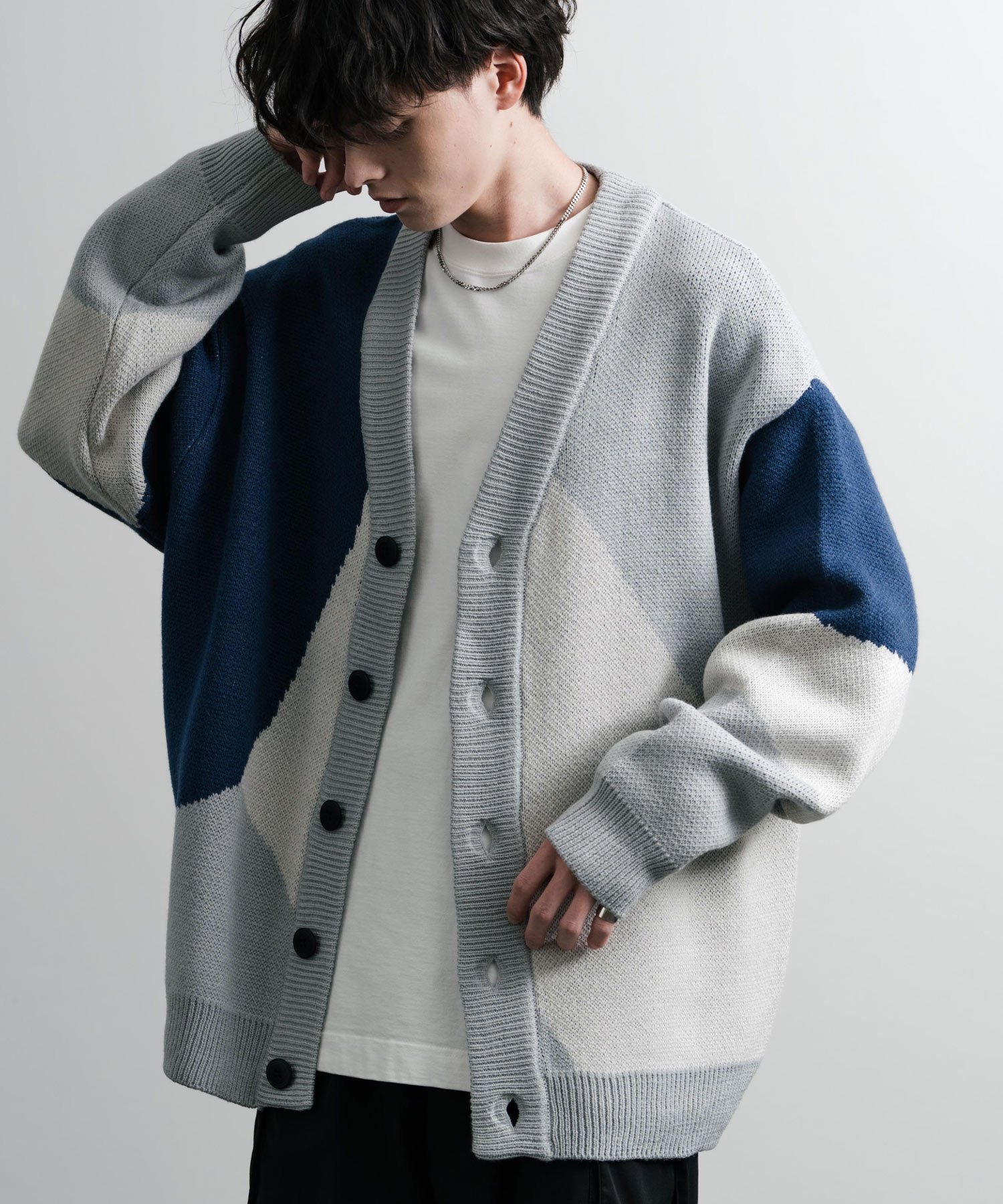 【ロッキーモンロー/Rocky Monroe】のオーバーサイズ 総柄Vネックニットカーディガン インテリア・キッズ・メンズ・レディースファッション・服の通販 founy(ファニー) 　ファッション　Fashion　レディースファッション　WOMEN　トップス・カットソー　Tops/Tshirt　ニット　Knit Tops　カーディガン　Cardigans　Vネック　V-Neck　おすすめ　Recommend　チェック　Check　ブロッキング　Blocking　リラックス　Relax　D-1.グレー|ID: prp329100004515942 ipo3291000000031998380