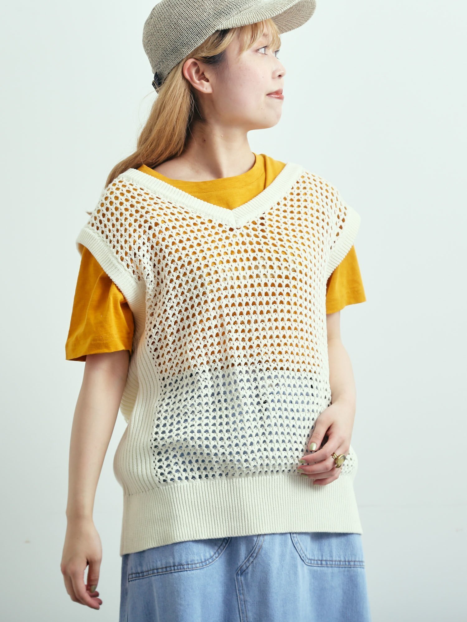【サマンサモスモス/Samansa Mos2】のメッシュニットVネックベスト 人気、トレンドファッション・服の通販 founy(ファニー) 　ファッション　Fashion　レディースファッション　WOMEN　アウター　Coat Outerwear　トップス・カットソー　Tops/Tshirt　ニット　Knit Tops　ベスト/ジレ　Gilets/Vests　Vネック　V-Neck　ベスト　Vest　メッシュ　Mesh　 other-1|ID: prp329100004516626 ipo3291000000031918576