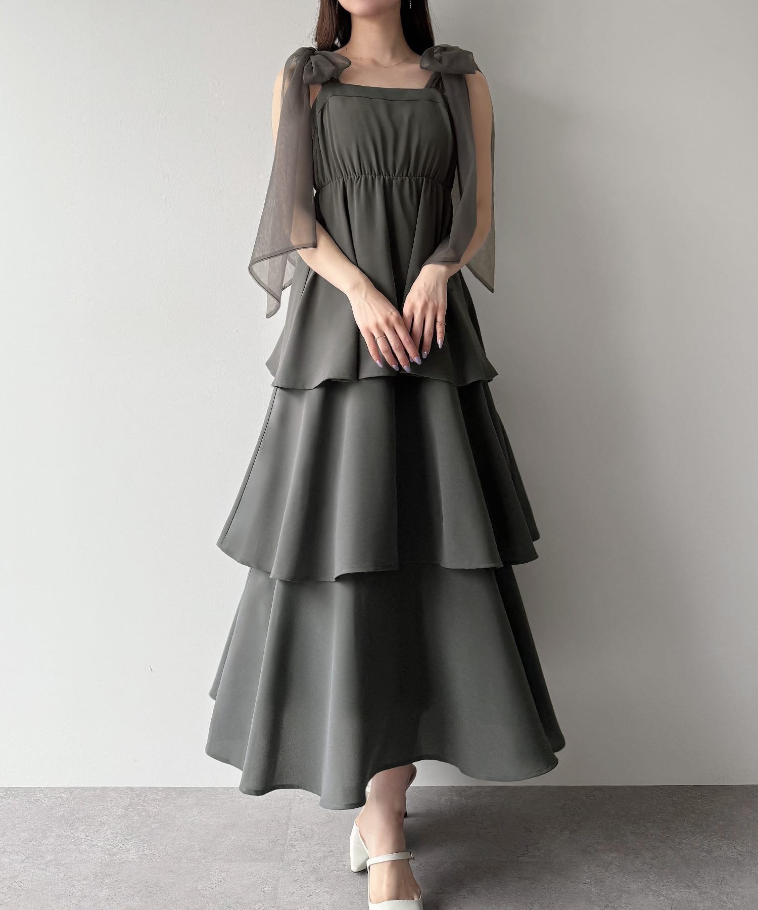 【ジュノア/JUNOAH】のmipiarl チュールリボンティアードキャミワンピース インテリア・キッズ・メンズ・レディースファッション・服の通販 founy(ファニー) 　ファッション　Fashion　レディースファッション　WOMEN　ワンピース　Dress　キャミワンピース　No Sleeve Dresses　チュール　Tulle　チャコール|ID: prp329100004516738 ipo3291000000031919442