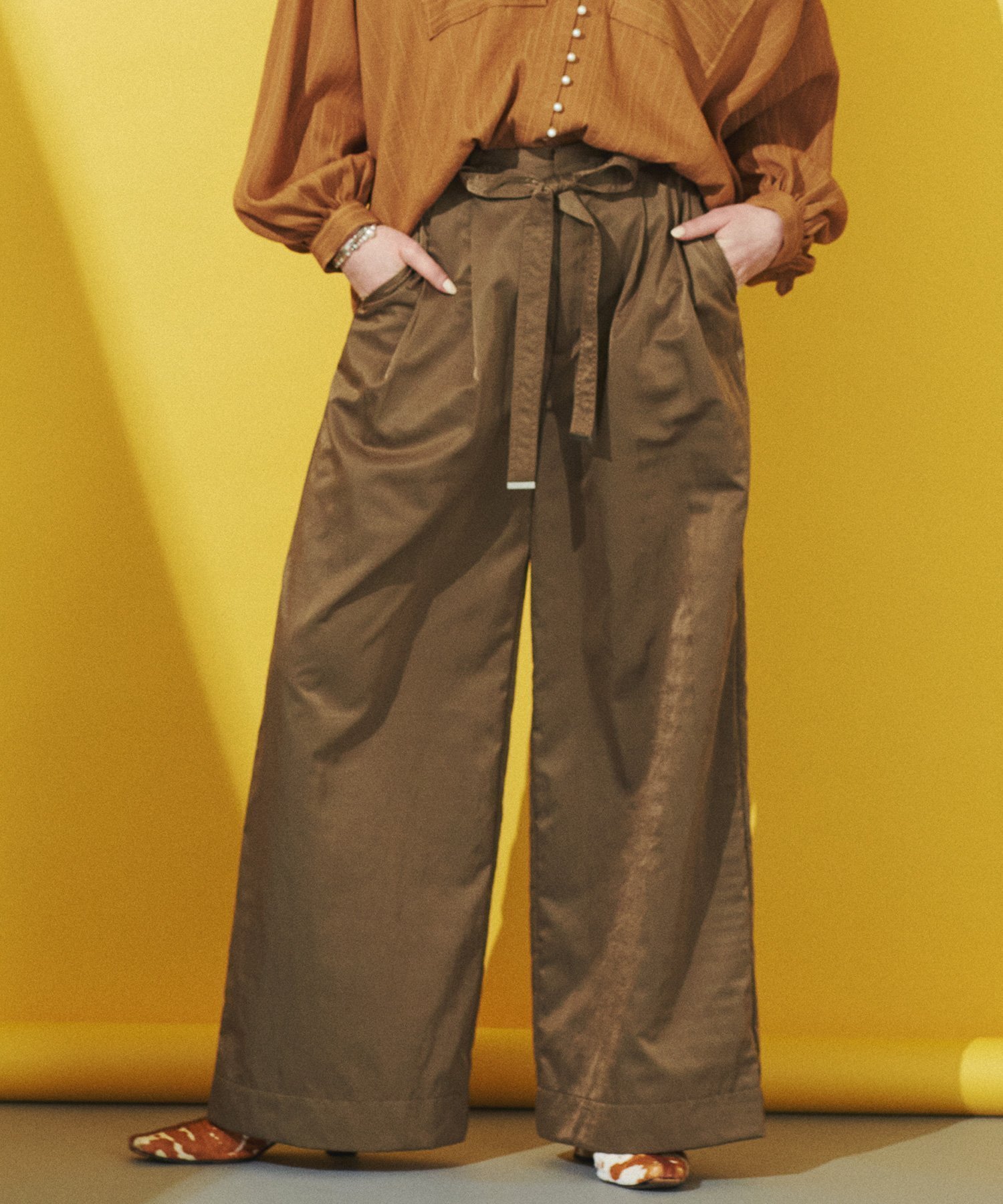 【ローズバッド/ROSE BUD】のNYLON TUCK PANTS インテリア・キッズ・メンズ・レディースファッション・服の通販 founy(ファニー) 　ファッション　Fashion　レディースファッション　WOMEN　パンツ　Pants　エレガント 上品　Elegant　シンプル　Simple　バランス　Balance　リボン　Ribbon　リラックス　Relax　ワイド　Wide　KHAKI|ID: prp329100004516763 ipo3291000000031919784