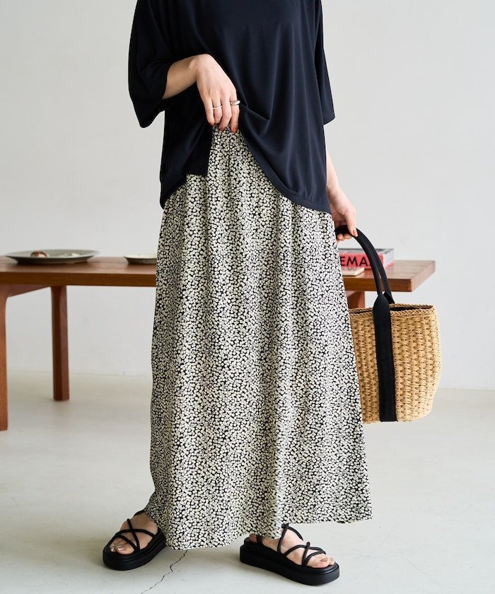【フリークスストア/FREAK'S STORE】の花柄 フレア スカート【限定展開】 25SS 人気、トレンドファッション・服の通販 founy(ファニー) 　ファッション　Fashion　レディースファッション　Fashion for Women　スカート　Skirts　Aライン・フレアスカート　A-Line & Flared Skirts　2025年　2025　2025春夏・S/S　Spring/Summer 2025 SS25　おすすめ　Recommended / Our Picks　ショート　Short, Short Length　ストラップサンダル　Strappy Sandals, Strap Sandals　スニーカー　Sneakers, Trainers　タンク　Tank Top, Sleeveless Top　バランス　Balance, Style Balance　フェミニン　Feminine, Girly　フレア　Flare, Flared　ペーパー　Paper, Kraft Paper　マキシ　Maxi, Full Length　リネン　Linen, Linen Fabric　リラックス　Relax, Relaxed Fit　エレガント 上品　Elegant　半袖　Short Sleeve, Half Sleeve　夏　Summer　S/S・春夏　SS, Spring/Summer, Warm Season　 other-1|ID: prp329100004516967 ipo3291000000032623076