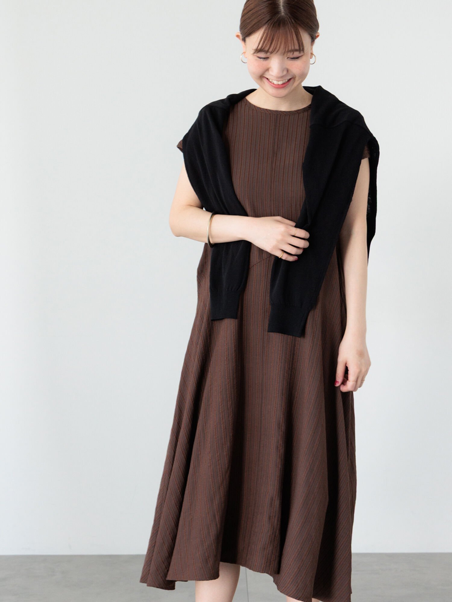 【テチチ/Te chichi】のストライプサッカーワンピース《2025summer catalog item》 インテリア・キッズ・メンズ・レディースファッション・服の通販 founy(ファニー) 　ファッション　Fashion　レディースファッション　WOMEN　ワンピース　Dress　2025年　2025　2025春夏・S/S　Ss,Spring/Summer,2025　アシンメトリー　Asymmetry　サッカー　Soccer　ストライプ　Stripe　フリル　Frills　フレア　Flare　切替　Switching　夏　Summer　雑誌　Magazine　ブラウン|ID: prp329100004517780 ipo3291000000032315873