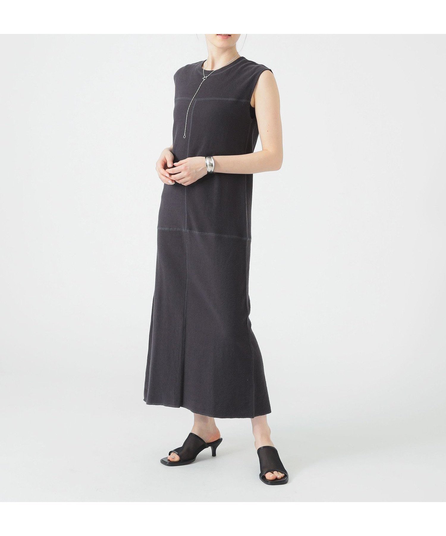 【ビーミングライフストアバイビームス/B:MING LIFE STORE by BEAMS】のサカリバ ノースリーブ ワンピース(S~M) 25SS ウォッシャブル インテリア・キッズ・メンズ・レディースファッション・服の通販 founy(ファニー) 　ファッション　Fashion　レディースファッション　WOMEN　ワンピース　Dress　2025年　2025　2025春夏・S/S　Ss,Spring/Summer,2025　おすすめ　Recommend　ウォッシャブル　Washable　スリット　Slit　デニム　Denim　ノースリーブ　No Sleeve　フェミニン　Feminine　夏　Summer　INK_BLACK|ID: prp329100004517788 ipo3291000000031932398