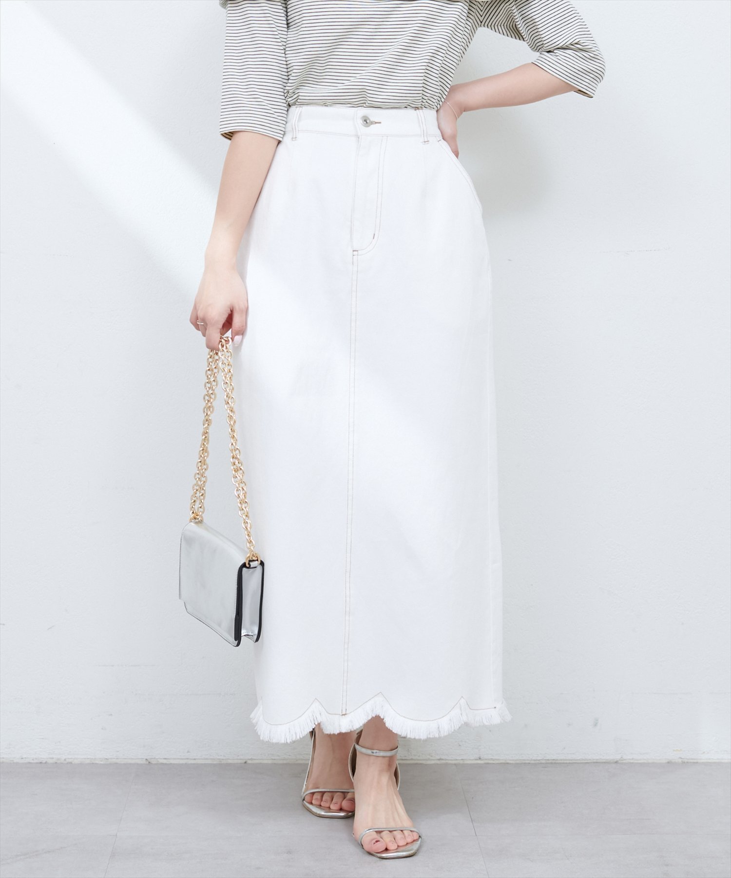 【ナチュラルクチュール/natural couture】の裾フリンジスカラップデニムスカート インテリア・キッズ・メンズ・レディースファッション・服の通販 founy(ファニー) 　ファッション　Fashion　レディースファッション　WOMEN　スカート　Skirt　デニムスカート　Denim Skirts　2025年　2025　2025春夏・S/S　Ss,Spring/Summer,2025　おすすめ　Recommend　サンダル　Sandals　シンプル　Simple　スカラップ　Scalloped　スニーカー　Sneakers　デニム　Denim　フェミニン　Feminine　フリンジ　Fringe　ポケット　Pocket　ロング　Long　エレガント 上品　Elegant　定番　Standard　オフホワイト|ID: prp329100004517956 ipo3291000000031934274