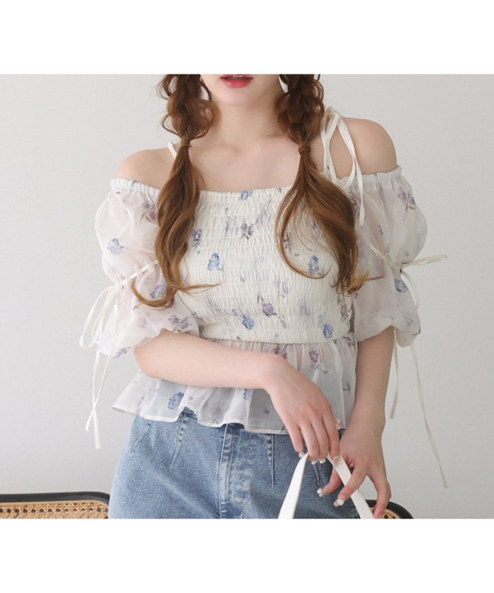 【ナイスクラップ/NICE CLAUP】の花柄オフショルシャーリングリボンブラウス インテリア・キッズ・メンズ・レディースファッション・服の通販 founy(ファニー) https://founy.com/ ファッション Fashion レディースファッション WOMEN トップス・カットソー Tops/Tshirt シャツ/ブラウス Shirts/Blouses 花柄・フラワープリント・モチーフ Flower Patterns 2025年 2025 2025春夏・S/S Ss,Spring/Summer,2025 おすすめ Recommend オフショル Off Shoulder シャーリング Shirring ショート Short ダウン Down デニム Denim トレンド Trend ボトム Bottom 夏 Summer |ID: prp329100004518562 ipo3291000000031989925