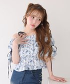 【ナイスクラップ/NICE CLAUP】の花柄オフショルシャーリングリボンブラウス ブルー系その他|ID: prp329100004518562 ipo3291000000031989932