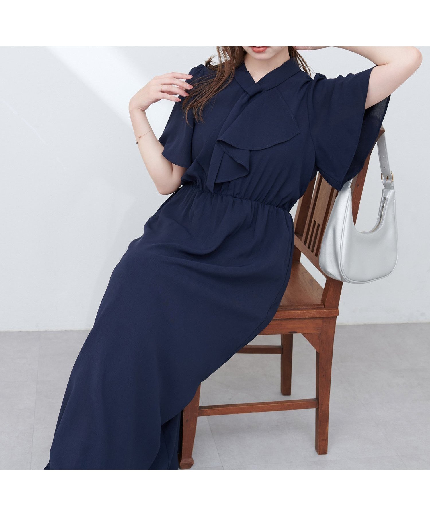 【ナチュラルクチュール/natural couture】の【WEB限定】ボウタイアシメラッフルワンピース インテリア・キッズ・メンズ・レディースファッション・服の通販 founy(ファニー) 　ファッション　Fashion　レディースファッション　WOMEN　ワンピース　Dress　2025年　2025　2025春夏・S/S　Ss,Spring/Summer,2025　エアリー　Airy　カーディガン　Cardigan　ジャケット　Jacket　フリル　Frills　ポケット　Pocket　リラックス　Relax　エレガント 上品　Elegant　ネイビー|ID: prp329100004518925 ipo3291000000031943791