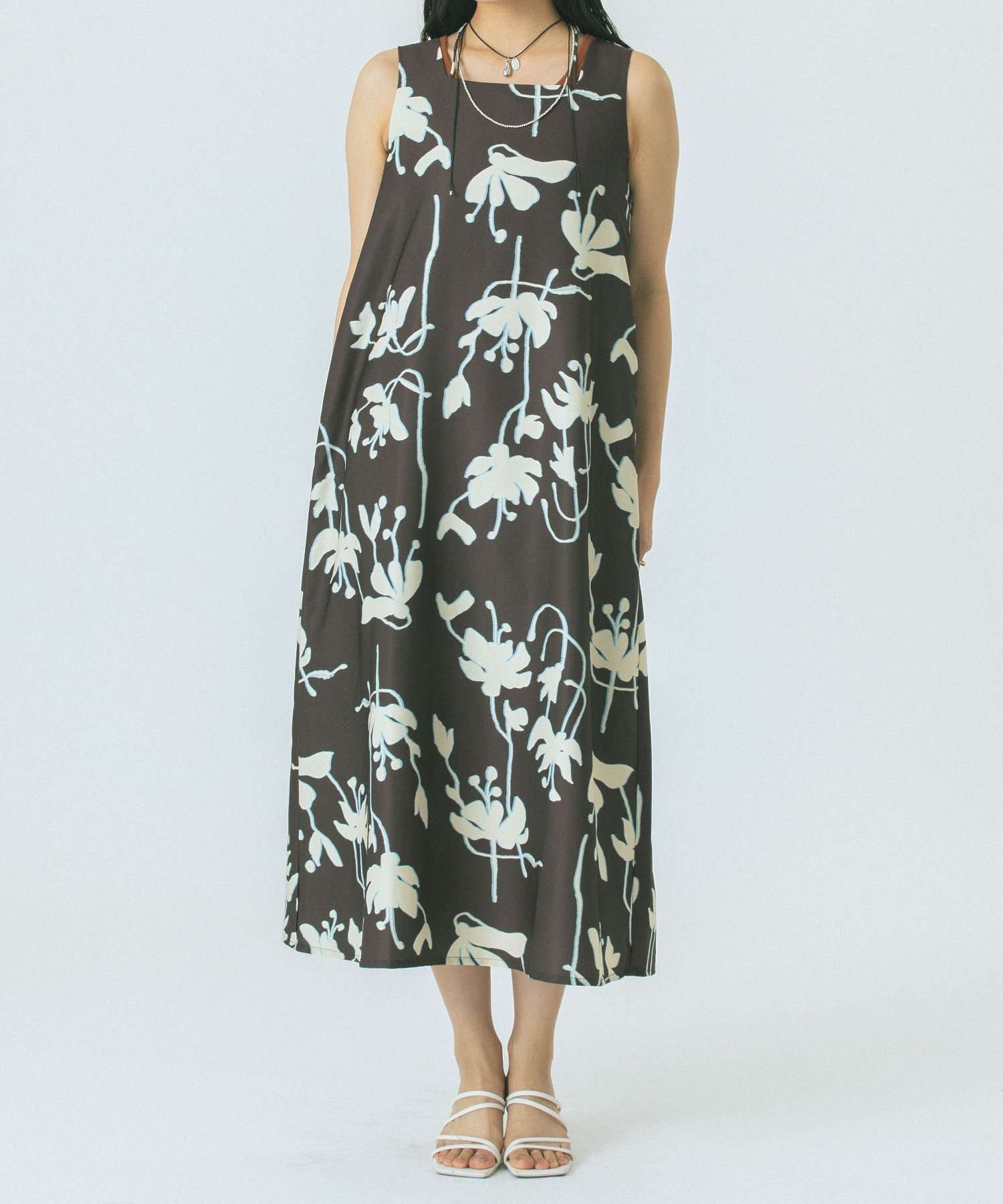 【ローズバッド/ROSE BUD】のFLOWER PRINT DRESS インテリア・キッズ・メンズ・レディースファッション・服の通販 founy(ファニー) 　ファッション　Fashion　レディースファッション　WOMEN　ワンピース　Dress　ドレス　Party Dresses　インド　India　オレンジ　Orange　スカーフ　Scarf　スクエア　Square　ストレート　Straight　デコルテ　Decolletage　フラワー　Flower　プリント　Print　夏　Summer　手描き　Hand Drawn　BROWN|ID: prp329100004519185 ipo3291000000031945949