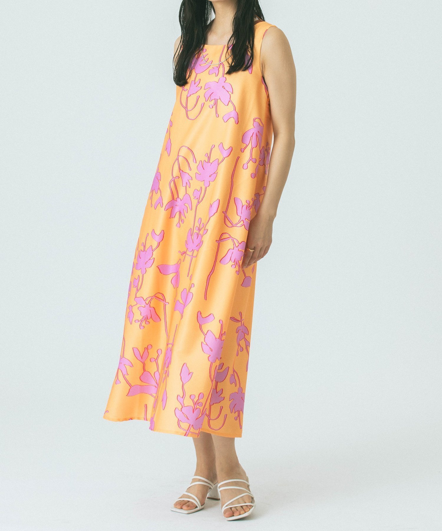 【ローズバッド/ROSE BUD】のFLOWER PRINT DRESS インテリア・キッズ・メンズ・レディースファッション・服の通販 founy(ファニー) 　ファッション　Fashion　レディースファッション　WOMEN　ワンピース　Dress　ドレス　Party Dresses　インド　India　オレンジ　Orange　スカーフ　Scarf　スクエア　Square　ストレート　Straight　デコルテ　Decolletage　フラワー　Flower　プリント　Print　夏　Summer　手描き　Hand Drawn　ORANGE|ID: prp329100004519185 ipo3291000000031945951