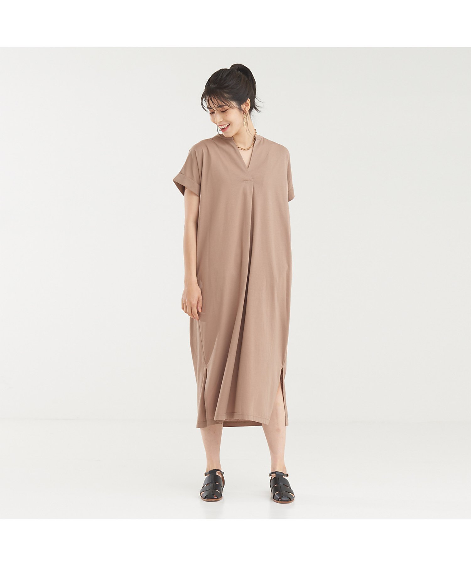 【アバハウスマヴィ/abahouse mavie】の【大人のいちまんワンピ】シルケット天竺スキッパーワンピース インテリア・キッズ・メンズ・レディースファッション・服の通販 founy(ファニー) 　ファッション　Fashion　レディースファッション　Ladies' Fashion Online　ワンピース　Dress　カットソー　Cut And Sew　シルケット　Mercerization　スキッパー　Skipper　スリット　Slit　ポケット　Pocket　人気　Popularity　ベージュ|ID: prp329100004519825 ipo3291000000032642272