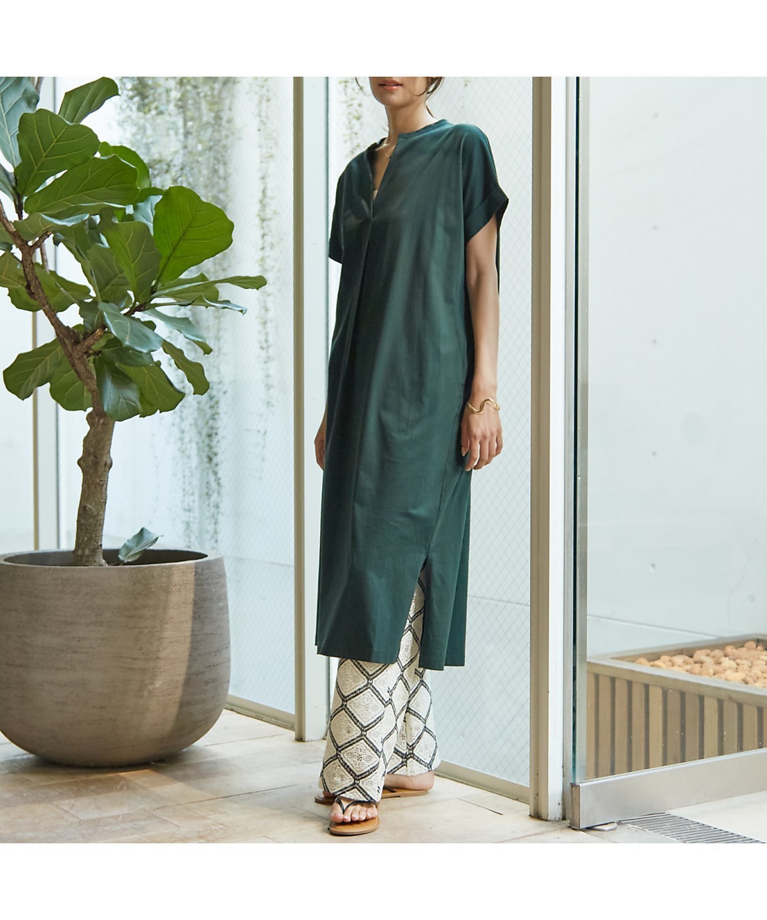 【アバハウスマヴィ/abahouse mavie】の【大人のいちまんワンピ】シルケット天竺スキッパーワンピース インテリア・キッズ・メンズ・レディースファッション・服の通販 founy(ファニー) 　ファッション　Fashion　レディースファッション　Ladies' Fashion Online　ワンピース　Dress　カットソー　Cut And Sew　シルケット　Mercerization　スキッパー　Skipper　スリット　Slit　ポケット　Pocket　人気　Popularity　ダークグリーン|ID: prp329100004519825 ipo3291000000032642273