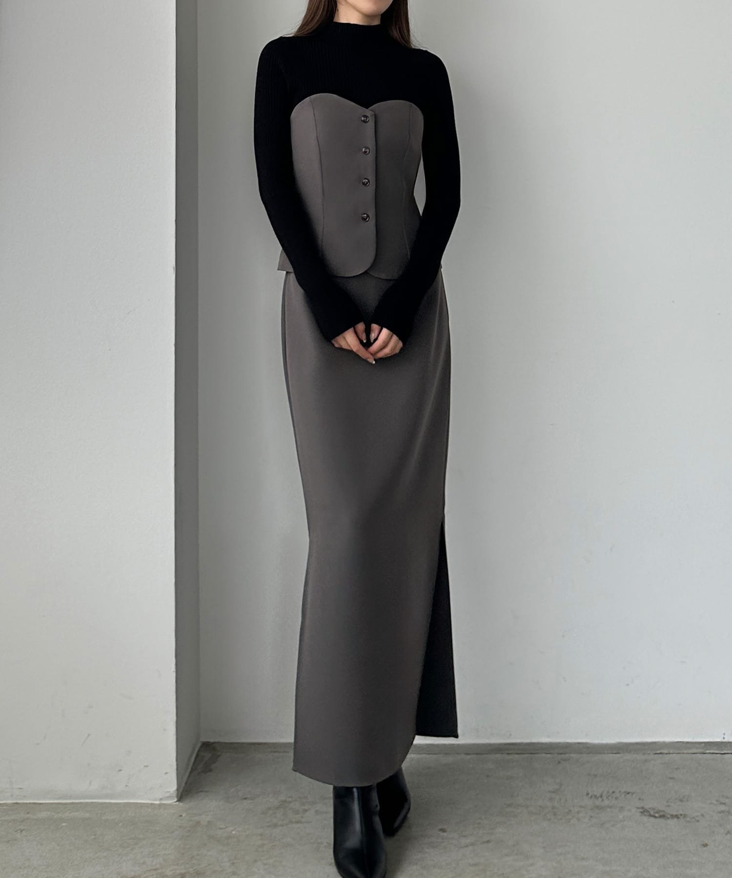 【ジュノア/JUNOAH】のLouere ビスチェ+スリットスカート インテリア・キッズ・メンズ・レディースファッション・服の通販 founy(ファニー) 　ファッション　Fashion　レディースファッション　WOMEN　スカート　Skirt　スリット　Slit　ビスチェ　Bustier　ダークグレー|ID: prp329100004520023 ipo3291000000031955913