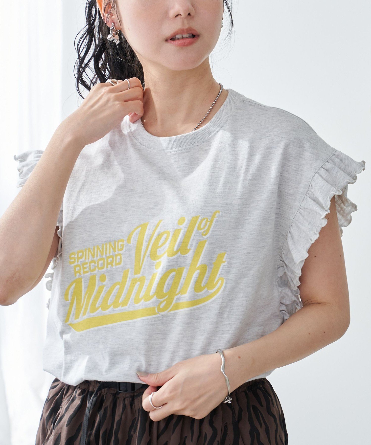 【コーエン/COEN】のピグメントアソートフリルTシャツ インテリア・キッズ・メンズ・レディースファッション・服の通販 founy(ファニー) 　ファッション　Fashion　レディースファッション　Fashion for Women　トップス・カットソー　Cut & Sew Tops　シャツ・ブラウス・オフィスカジュアル　Elegant Blouses & Button-Ups　ロングTシャツ・Tシャツ　Longline T-Shirts & Tees　おすすめ　Recommended / Our Picks　スリーブ　Sleeve, Long Sleeve / Short Sleeve　フリル　Frill, Ruffle　フレンチ　French, French Style　プリント　Print, Printed Pattern　ヴィンテージ　Vintage Style　半袖　Short Sleeve, Half Sleeve　夏　Summer　春　Spring　S/S・春夏　SS, Spring/Summer, Warm Season　NATURAL|ID: prp329100004520823 ipo3291000000033916913
