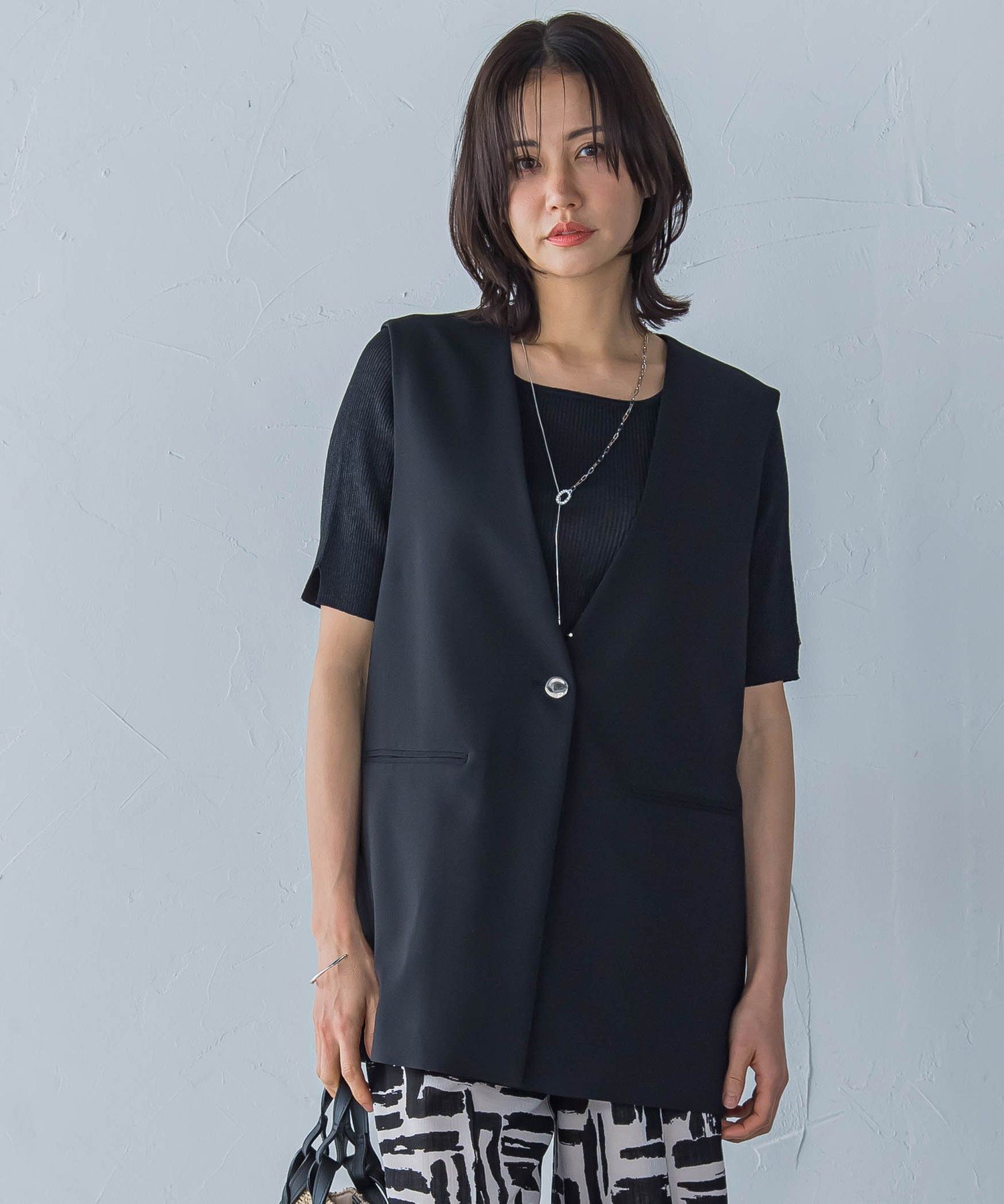 【ロートレ アモン/LAUTRE AMONT】のVカラーリネンライクジレ≪洗濯機で洗える≫ インテリア・キッズ・メンズ・レディースファッション・服の通販 founy(ファニー) 　ファッション　Fashion　レディースファッション　WOMEN　アウター　Coat Outerwear　トップス・カットソー　Tops/Tshirt　ベスト/ジレ　Gilets/Vests　ストレッチ　Stretch　スリット　Slit　フロント　Front　ベスト　Vest　メランジ　Melange　リネン　Linen　吸水　Water Absorption　洗える　Washable　ブラック|ID: prp329100004521263 ipo3291000000031976418