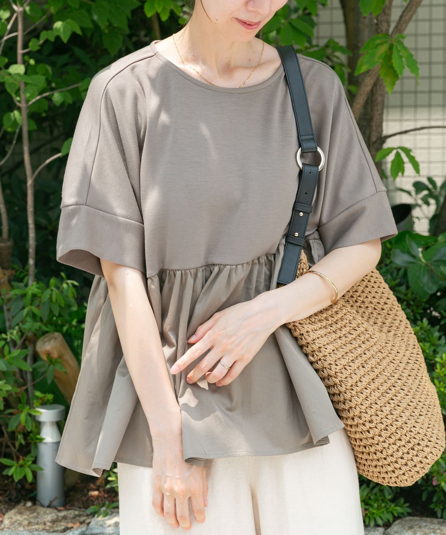 【アイテムズアーバンリサーチ/ITEMS URBAN RESEARCH】のポンチドッキング半袖トップス インテリア・キッズ・メンズ・レディースファッション・服の通販 founy(ファニー) 　ファッション　Fashion　レディースファッション　Fashion for Women　トップス・カットソー　Cut & Sew Tops　2025年　2025　2025春夏・S/S　Spring/Summer 2025 SS25　ギャザー　Gathered, Ruffled　ストレート　Straight, Straight Cut　ドッキング　Docking, Mixed Material　ワイド　Wide, Wide Fit　半袖　Short Sleeve, Half Sleeve　夏　Summer　S/S・春夏　SS, Spring/Summer, Warm Season　MOC|ID: prp329100004521746 ipo3291000000033581966