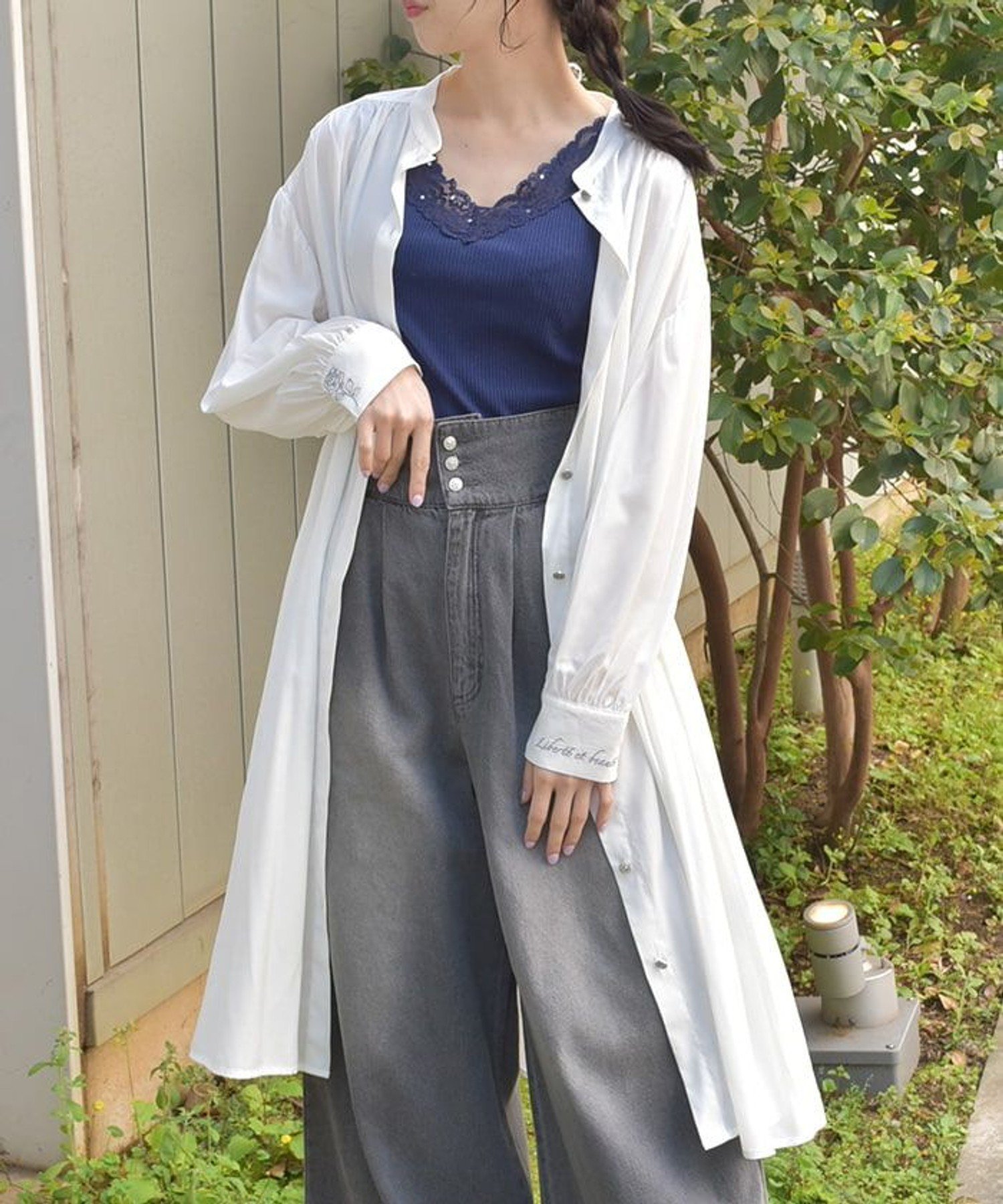 【アクシーズファム/axes femme】のUVカットレースアップロングシャツ インテリア・キッズ・メンズ・レディースファッション・服の通販 founy(ファニー) 　ファッション　Fashion　レディースファッション　WOMEN　トップス・カットソー　Tops/Tshirt　シャツ/ブラウス　Shirts/Blouses　アンティーク　Antique　カフス　Cuffs　フェミニン　Feminine　レース　Race　夏　Summer　羽織　Haori　透かし　Watermark　長袖　Long Sleeve　白|ID: prp329100004522469 ipo3291000000031990022