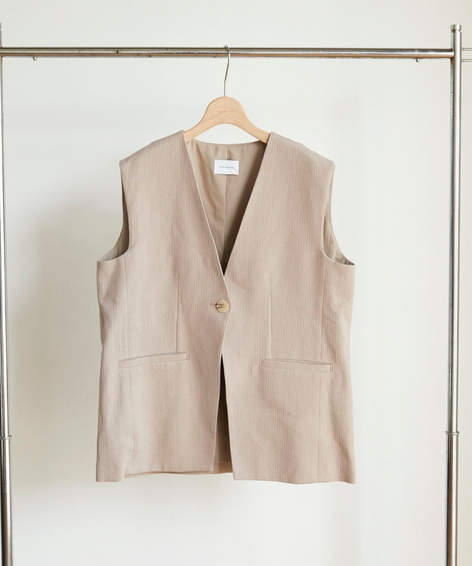 【ドゥ アルシーヴ/Doux archives】の麻混ジレ インテリア・キッズ・メンズ・レディースファッション・服の通販 founy(ファニー) 　ファッション　Fashion　レディースファッション　WOMEN　アウター　Coat Outerwear　トップス・カットソー　Tops/Tshirt　ベスト/ジレ　Gilets/Vests　夏　Summer　BEIGE|ID: prp329100004522599 ipo3291000000031991119