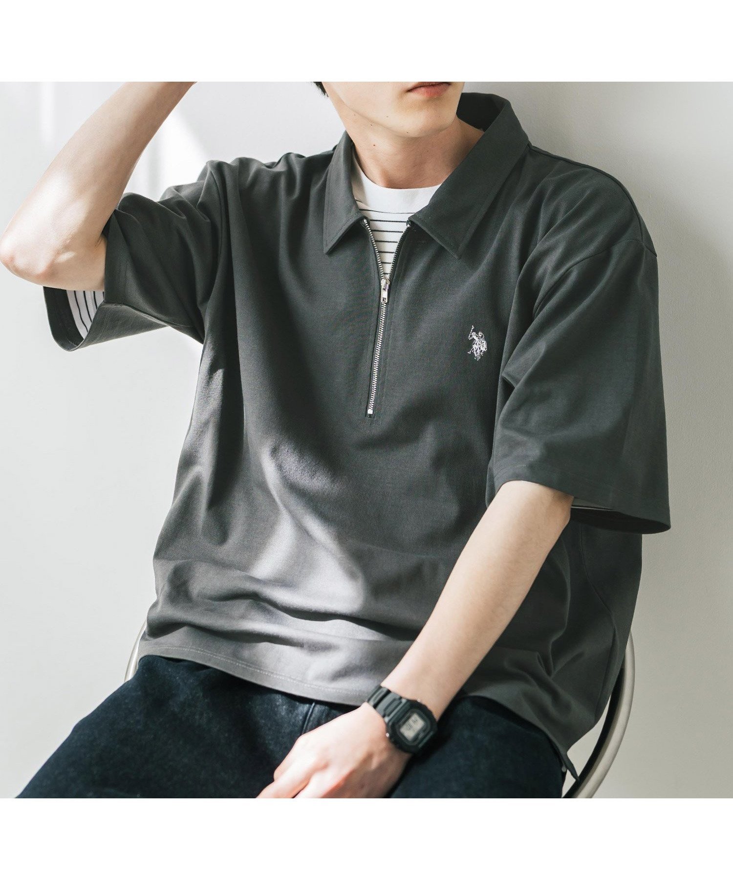 【ロッキーモンロー/Rocky Monroe】のU.S. POLO ASSN. 別注コラボワンポイントロゴ刺繍天竺ハーフジップポロシャツ インテリア・キッズ・メンズ・レディースファッション・服の通販 founy(ファニー) 　ファッション　Fashion　レディースファッション　WOMEN　トップス・カットソー　Tops/Tshirt　シャツ/ブラウス　Shirts/Blouses　ポロシャツ　Polo Shirts　インナー　Inner　シンプル　Simple　スポーツ　Sports　スリット　Slit　バランス　Balance　ポロシャツ　Polo Shirt　別注　Special Order　メンズ　Mens　リラックス　Relax　ワイド　Wide　再入荷　Restock/Back In Stock/Re Arrival　おすすめ　Recommend　チャコール|ID: prp329100004522616 ipo3291000000031991298