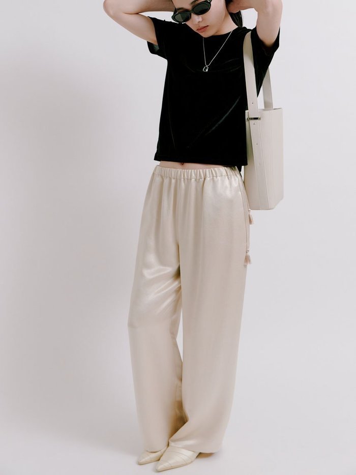 【ミースロエ/MIESROHE】のリラクシーサテンパンツ インテリア・キッズ・メンズ・レディースファッション・服の通販 founy(ファニー) https://founy.com/ 雑誌掲載アイテム Magazine Items ファッション雑誌 Fashion Magazines ヴェリィ VERY ファッション Fashion レディースファッション Ladies' Fashion Online パンツ Pants 6月号 June Issue とろみ Thickness サテン Satin ストレート Straight バランス Balance フォーマル Formal ワイド Wide 雑誌 Magazine |ID: prp329100004522730 ipo3291000000032702226