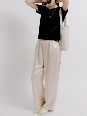 【ミースロエ/MIESROHE】のリラクシーサテンパンツ 人気、トレンドファッション・服の通販 founy(ファニー) 雑誌掲載アイテム Magazine Items ファッション雑誌 Fashion Magazines ヴェリィ VERY ファッション Fashion レディースファッション Ladies' Fashion Online パンツ Pants 6月号 June Issue とろみ Thickness サテン Satin ストレート Straight バランス Balance フォーマル Formal ワイド Wide 雑誌 Magazine |ID:prp329100004522730