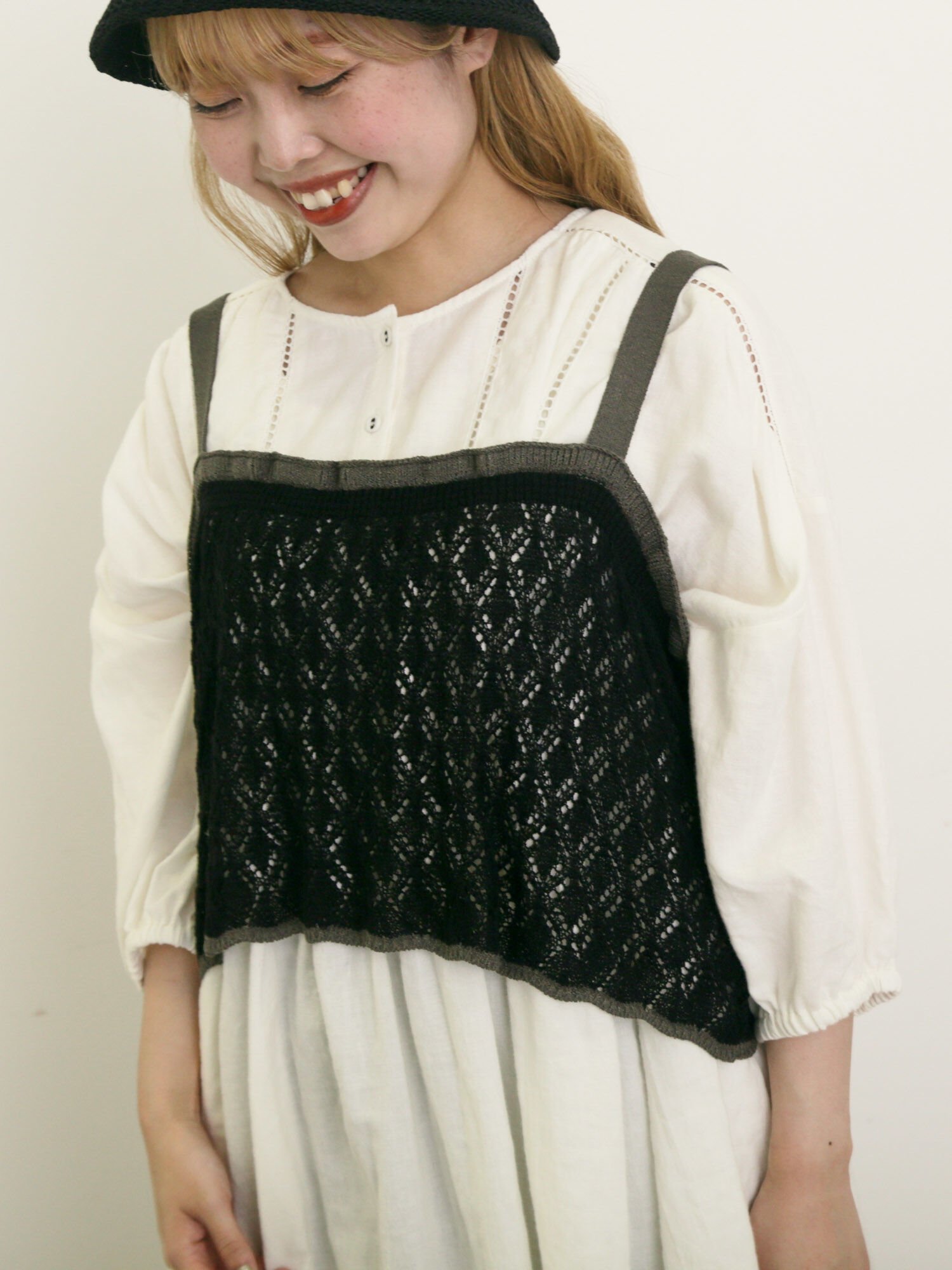 【サマンサモスモス/Samansa Mos2】の配色前後2WAYニットビスチェ 人気、トレンドファッション・服の通販 founy(ファニー) 　ファッション　Fashion　レディースファッション　WOMEN　トップス・カットソー　Tops/Tshirt　ニット　Knit Tops　ビスチェ　Bustier　フリル　Frills　レース　Race　透かし　Watermark　 other-1|ID: prp329100004522880 ipo3291000000031993328