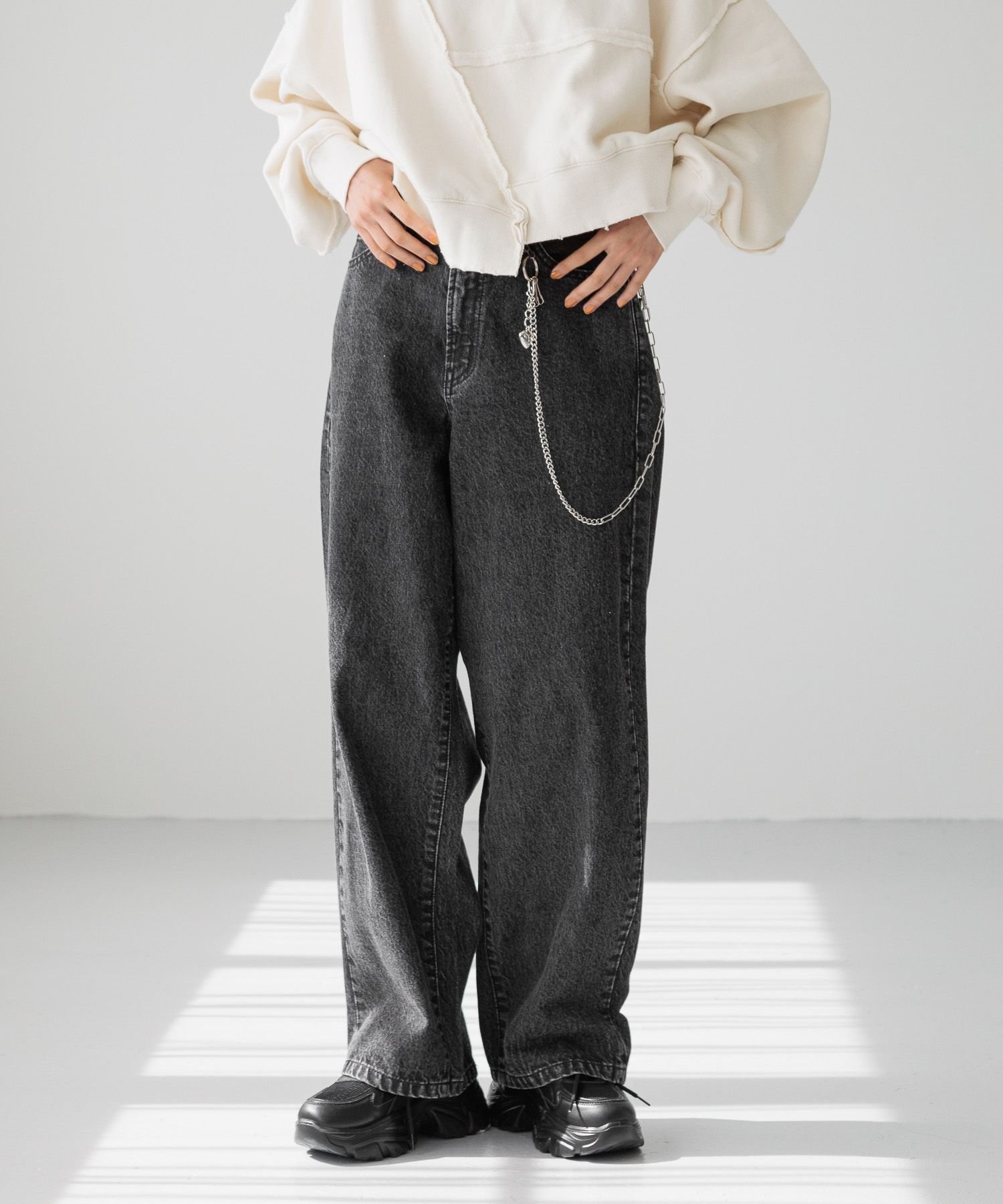 【ローリーズファーム/LOWRYS FARM】のCONE/ワイドストレートパンツ 人気、トレンドファッション・服の通販 founy(ファニー) 　ファッション　Fashion　レディースファッション　WOMEN　パンツ　Pants　おすすめ　Recommend　アメリカン　American　クラシック　Classic　コンパクト　Compact　ストレート　Straight　デニム　Denim　フリンジ　Fringe　ワイド　Wide　ヴィンテージ　Vintage　定番　Standard　 other-1|ID: prp329100004522923 ipo3291000000031993575