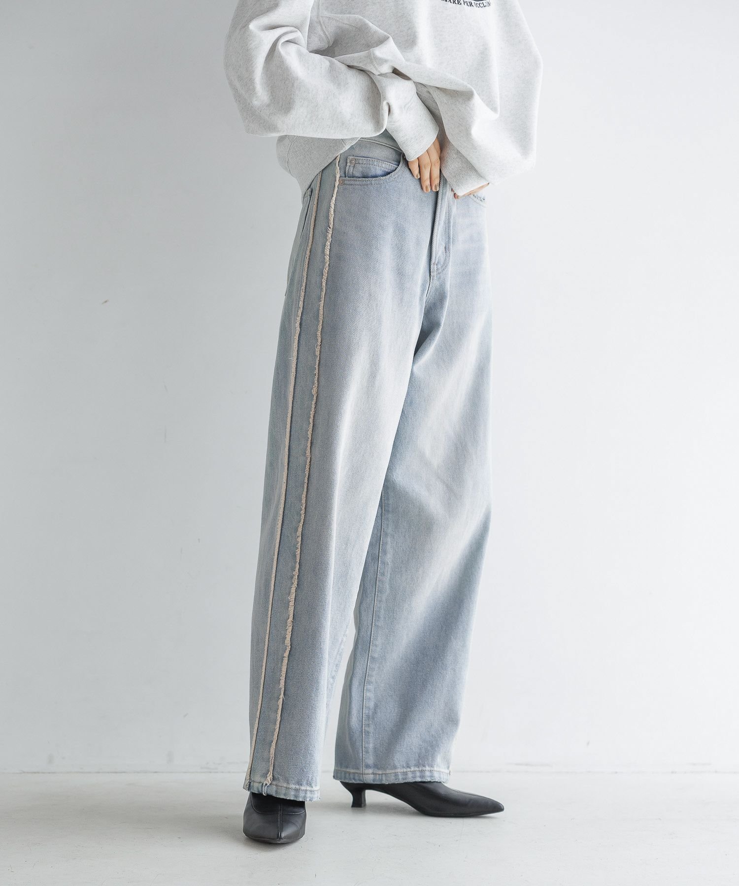 【ローリーズファーム/LOWRYS FARM】のCONE/ワイドストレートパンツ インテリア・キッズ・メンズ・レディースファッション・服の通販 founy(ファニー) 　ファッション　Fashion　レディースファッション　WOMEN　パンツ　Pants　おすすめ　Recommend　アメリカン　American　クラシック　Classic　コンパクト　Compact　ストレート　Straight　デニム　Denim　フリンジ　Fringe　ワイド　Wide　ヴィンテージ　Vintage　定番　Standard　ブルーフリンジ83|ID: prp329100004522923 ipo3291000000031993583