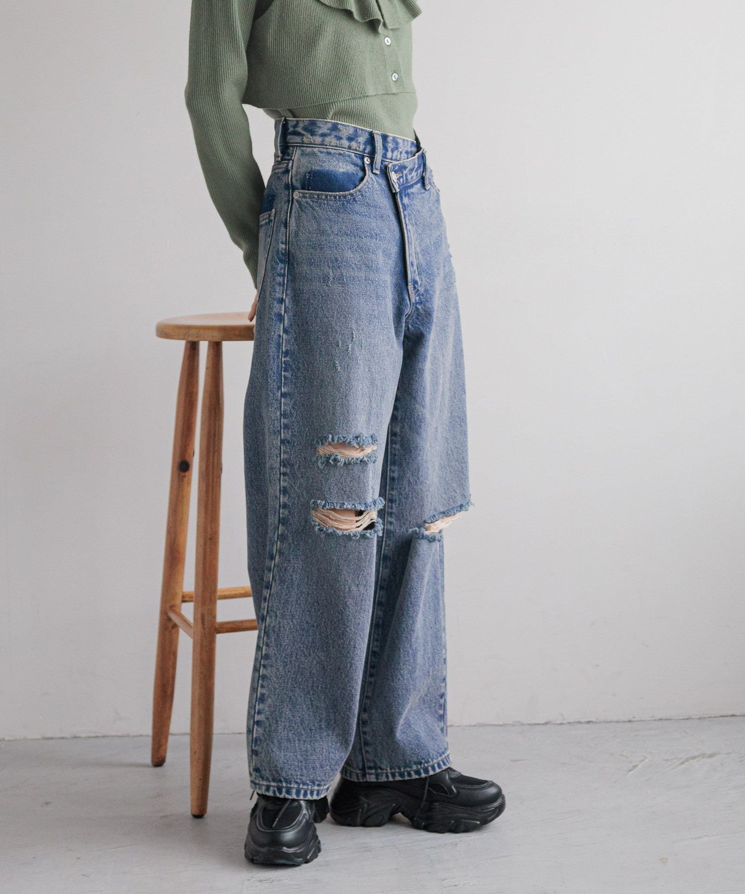 【ローリーズファーム/LOWRYS FARM】のCONE/ワイドストレートパンツ インテリア・キッズ・メンズ・レディースファッション・服の通販 founy(ファニー) 　ファッション　Fashion　レディースファッション　WOMEN　パンツ　Pants　おすすめ　Recommend　アメリカン　American　クラシック　Classic　コンパクト　Compact　ストレート　Straight　デニム　Denim　フリンジ　Fringe　ワイド　Wide　ヴィンテージ　Vintage　定番　Standard　ブルーアシメ85|ID: prp329100004522923 ipo3291000000031993586