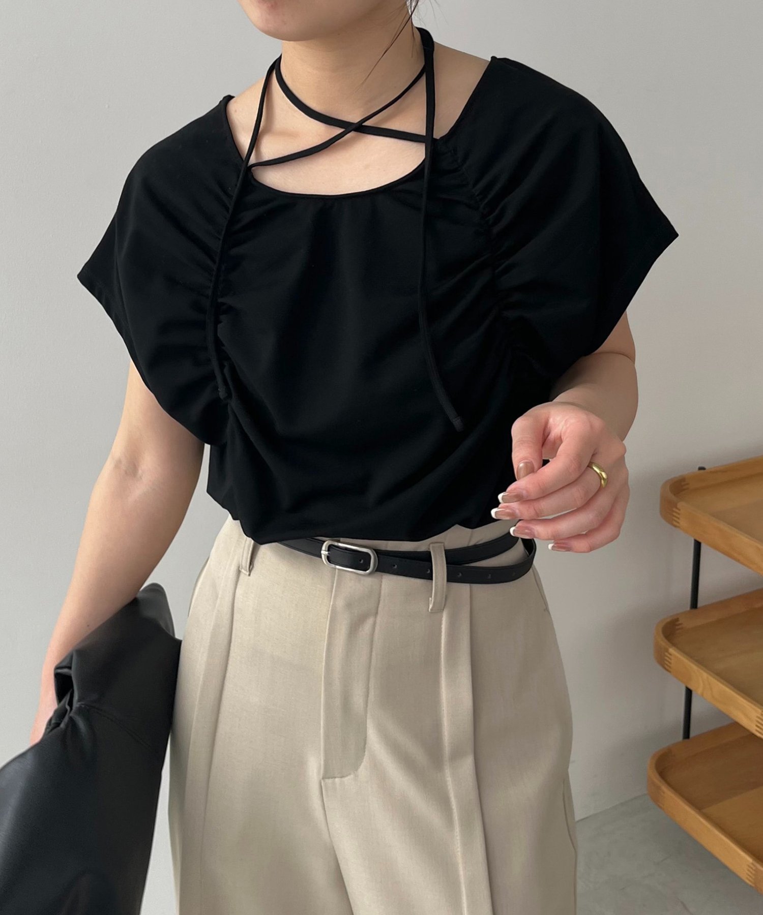 【カプリシューレマージュ/CAPRICIEUX LEMAGE】の【待望の再入荷!】ギャザーフレンチTシャツ インテリア・キッズ・メンズ・レディースファッション・服の通販 founy(ファニー) 　ファッション　Fashion　レディースファッション　Fashion for Women　トップス・カットソー　Cut & Sew Tops　シャツ・ブラウス・オフィスカジュアル　Elegant Blouses & Button-Ups　ロングTシャツ・Tシャツ　Longline T-Shirts & Tees　おすすめ　Recommended / Our Picks　ギャザー　Gathered, Ruffled　センター　Center, Center Line　フレンチ　French, French Style　リボン　Ribbon, Bow　再入荷　Restock / Back in Stock　切替　Switching, Contrast Panel　ブラック|ID: prp329100004523054 ipo3291000000032760254