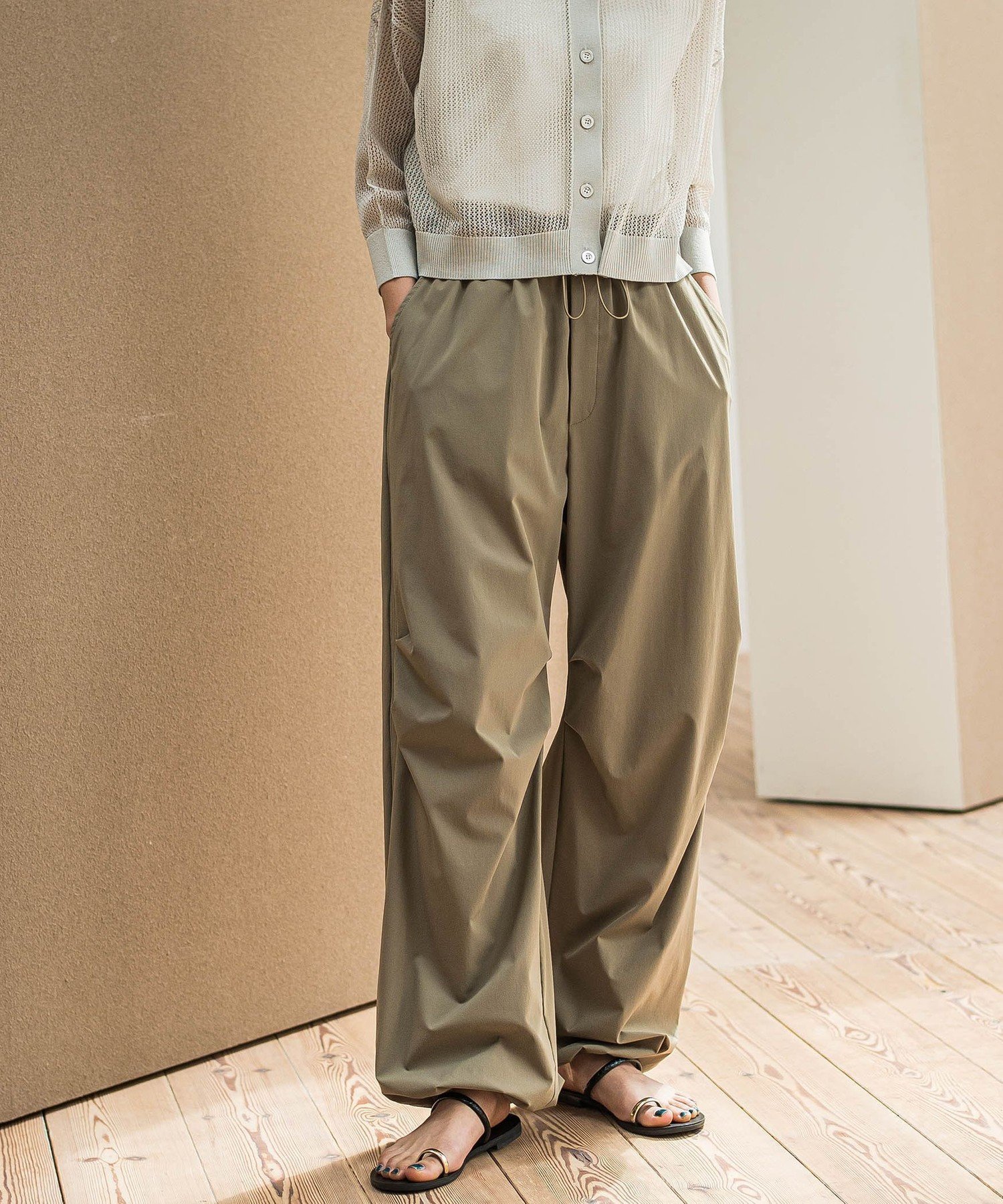 【メイソングレイ/MAYSON GREY】の撥水サイドラインパラシュートパンツ≪手洗い可能≫ インテリア・キッズ・メンズ・レディースファッション・服の通販 founy(ファニー) 　ファッション　Fashion　レディースファッション　Ladies' Fashion Online　パンツ　Pants　コンパクト　Compact　軽量　Lightweight　ストレッチ　Stretch　ストレート　Straight　バランス　Balance　パターン　Pattern　ボトム　Bottom　ワーク　Work　ベージュ|ID: prp329100004523150 ipo3291000000032666363