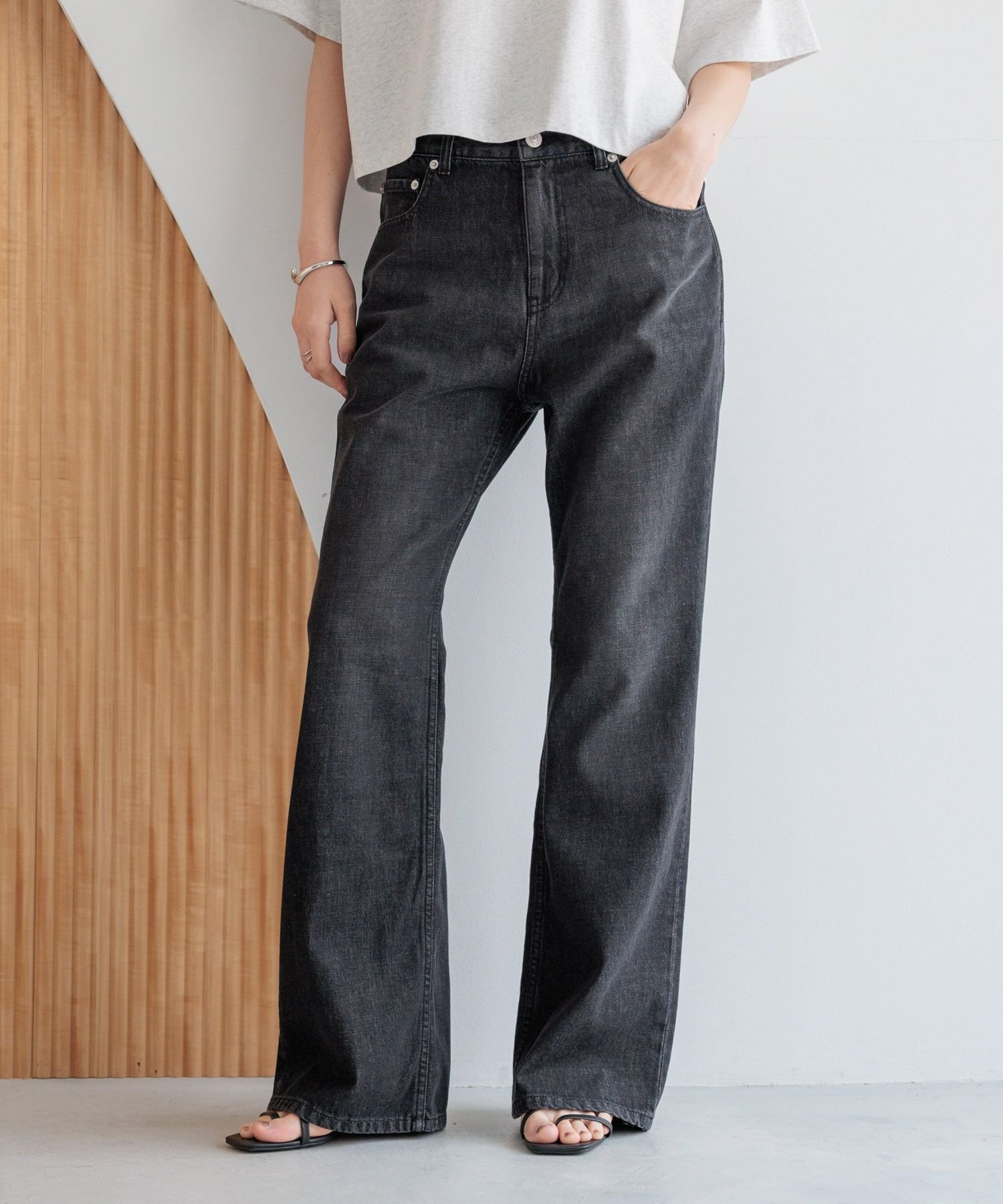 【ローリーズファーム/LOWRYS FARM】のデニムフレアパンツ インテリア・キッズ・メンズ・レディースファッション・服の通販 founy(ファニー) 　ファッション　Fashion　レディースファッション　Fashion for Women　パンツ　Pants & Trousers　おすすめ　Recommended / Our Picks　インディゴ　Indigo Denim　ダウン　Down, Puffer　チュニック　Tunic, Long Top　デニム　Denim, Jeans Material　トレンド　Trend, Trending Now　フィット　Fit, Slim Fit　フレア　Flare, Flared　ブラック09|ID: prp329100004523166 ipo3291000000033425463