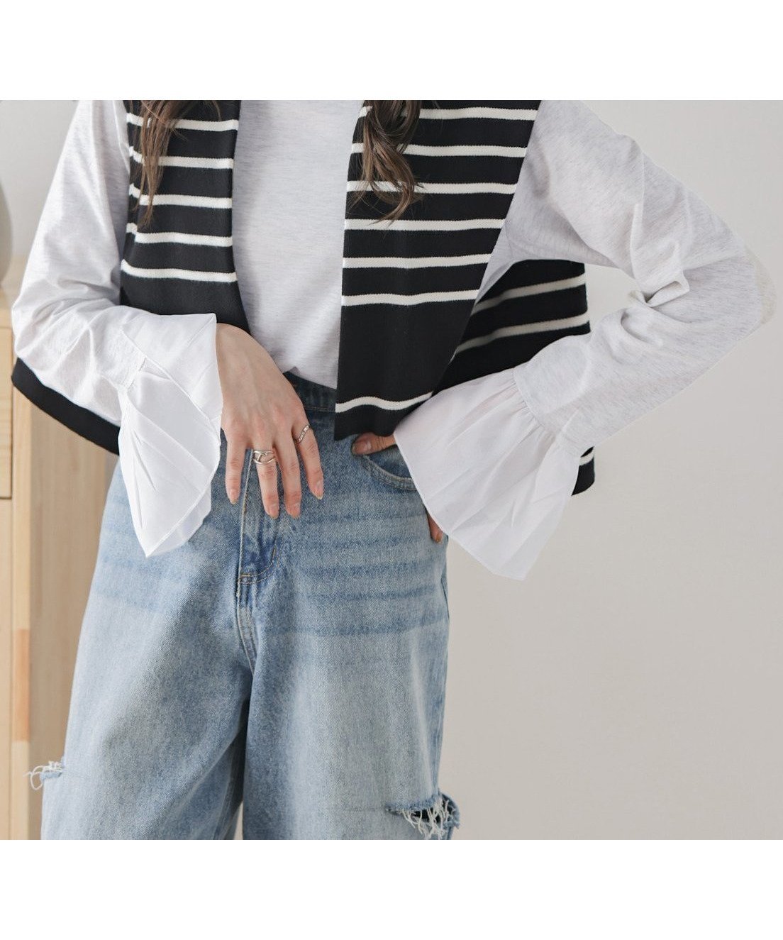 【その他のブランド/Other】のフリル袖ロングTシャツ インテリア・キッズ・メンズ・レディースファッション・服の通販 founy(ファニー) 　ファッション　Fashion　レディースファッション　WOMEN　トップス・カットソー　Tops/Tshirt　シャツ/ブラウス　Shirts/Blouses　ロング / Tシャツ　T-Shirts　ボリュームスリーブ / フリル袖　Volume Sleeve　カーディガン　Cardigan　フリル　Frills　ロング　Long　エレガント 上品　Elegant　ライトグレー|ID: prp329100004523231 ipo3291000000031996108